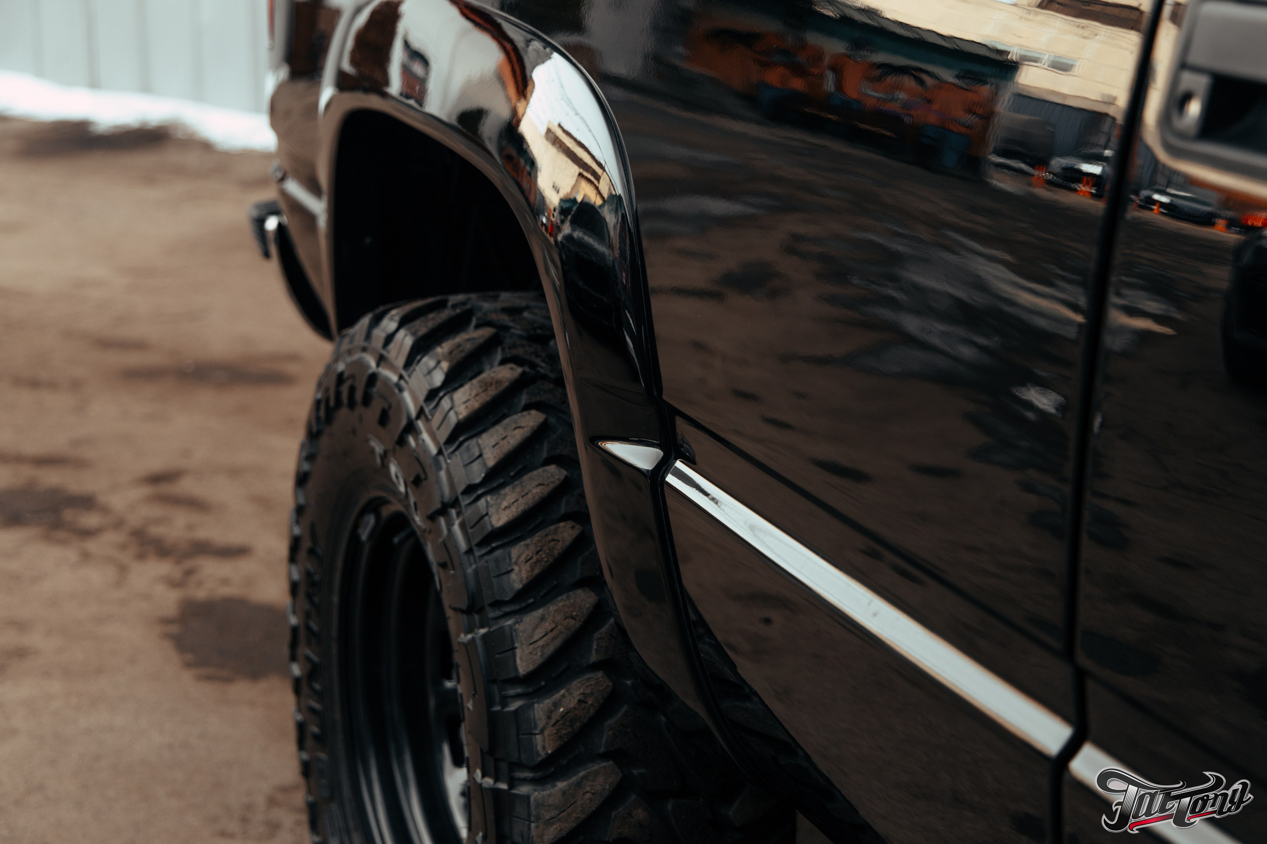 Chevrolet Tahoe I ремонт по кузову и окрас, пошив салона. DeLorein