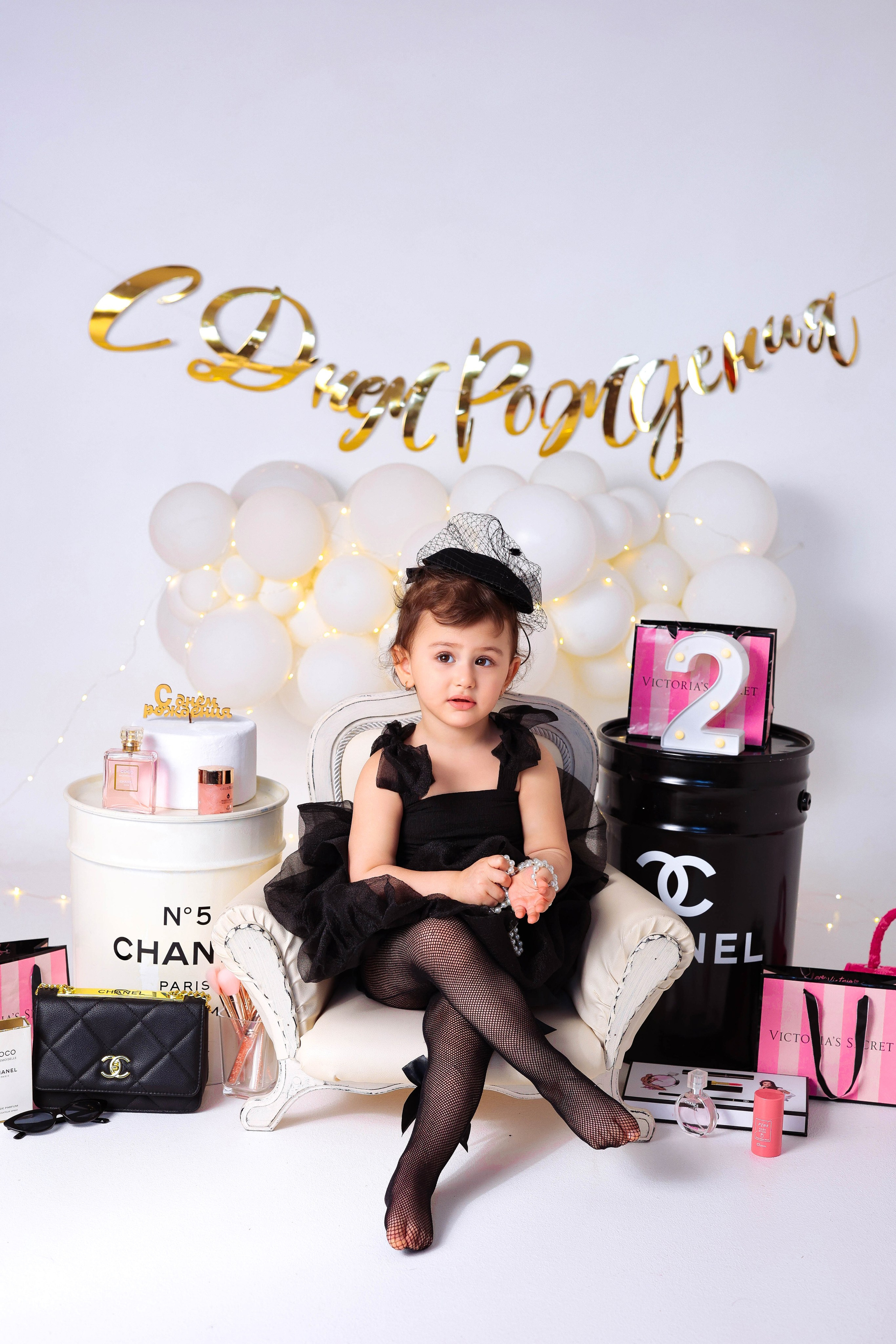 Малышки Антураж