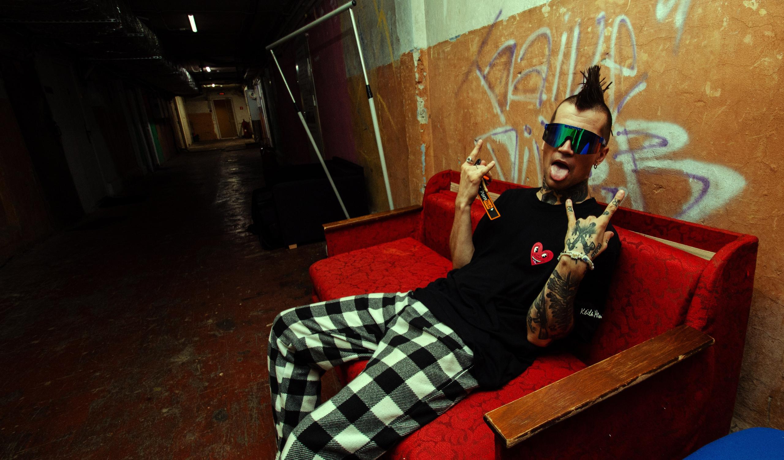 Макс | SQWOZ BAB. ОЧЕНЬ ПЛОХОЙ ФОТОГРАФ