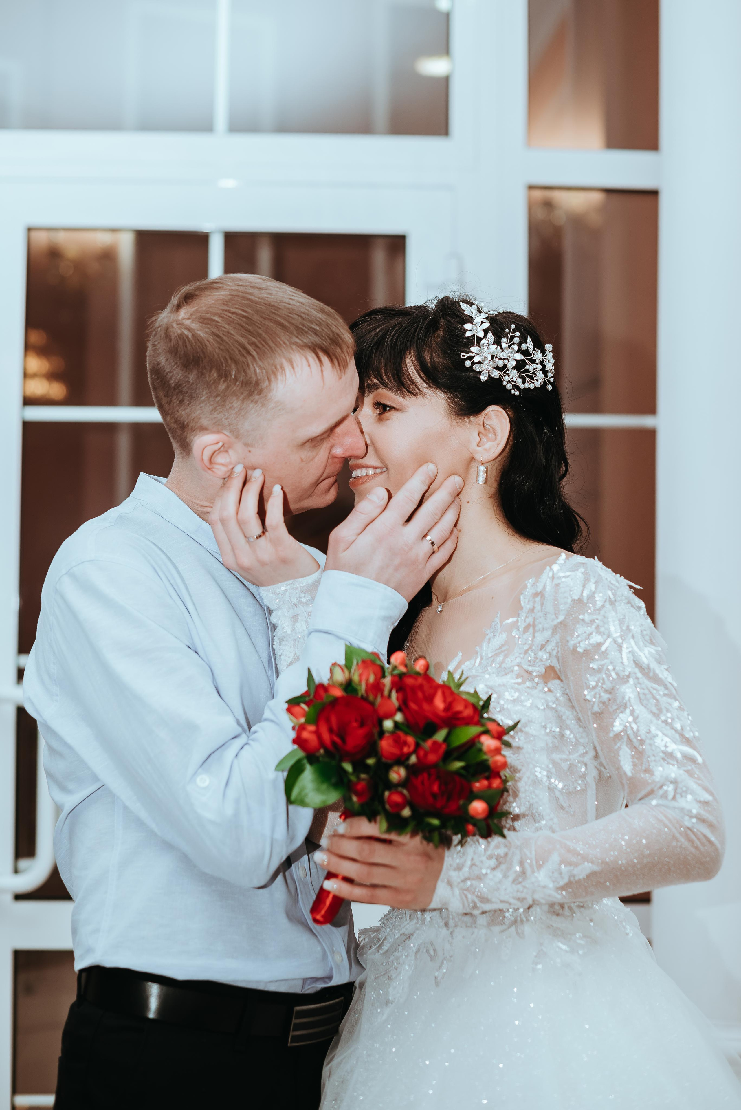 Свадебная фотосессия в центральном загсе Кемерово