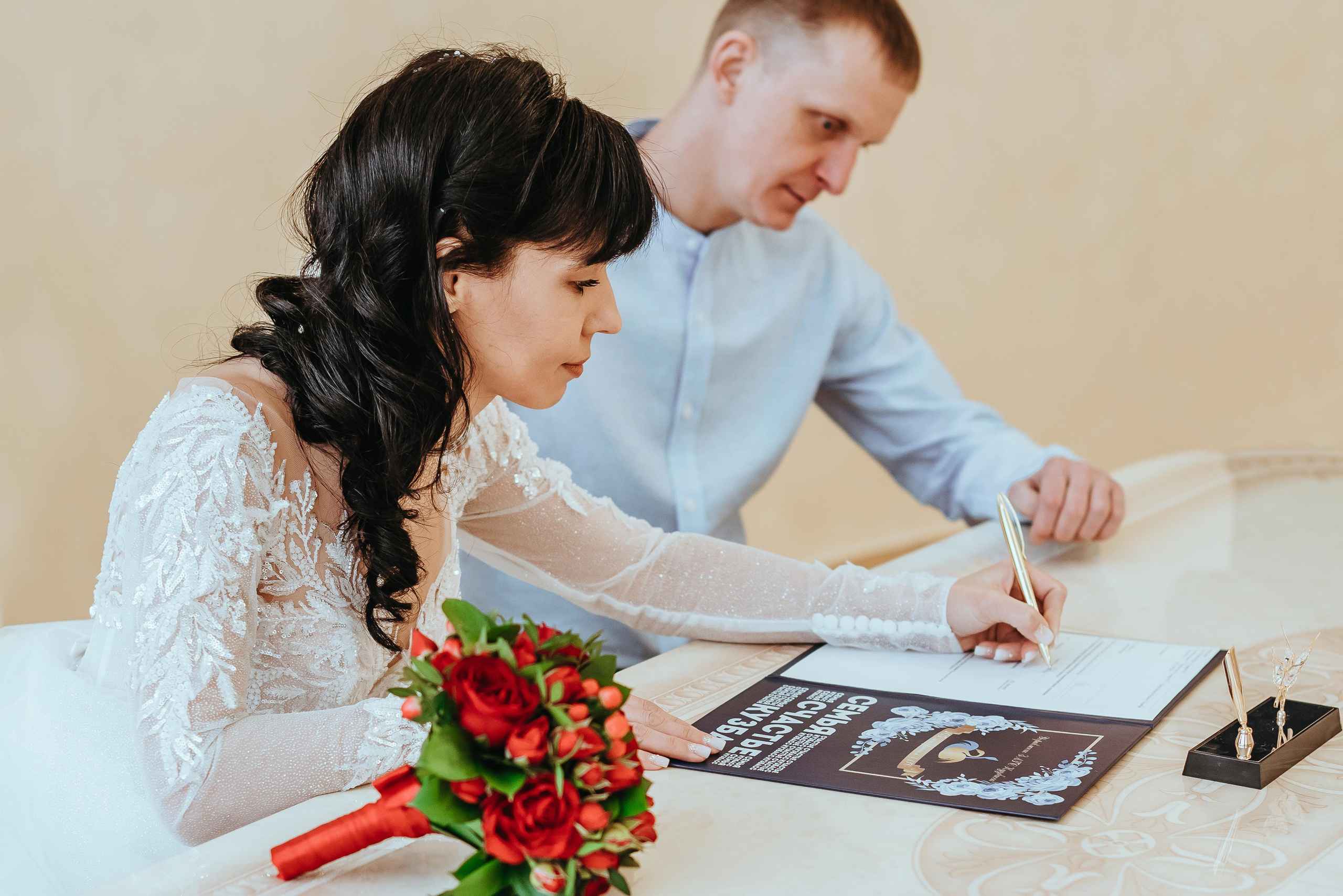 Свадебная фотосессия в центральном загсе Кемерово