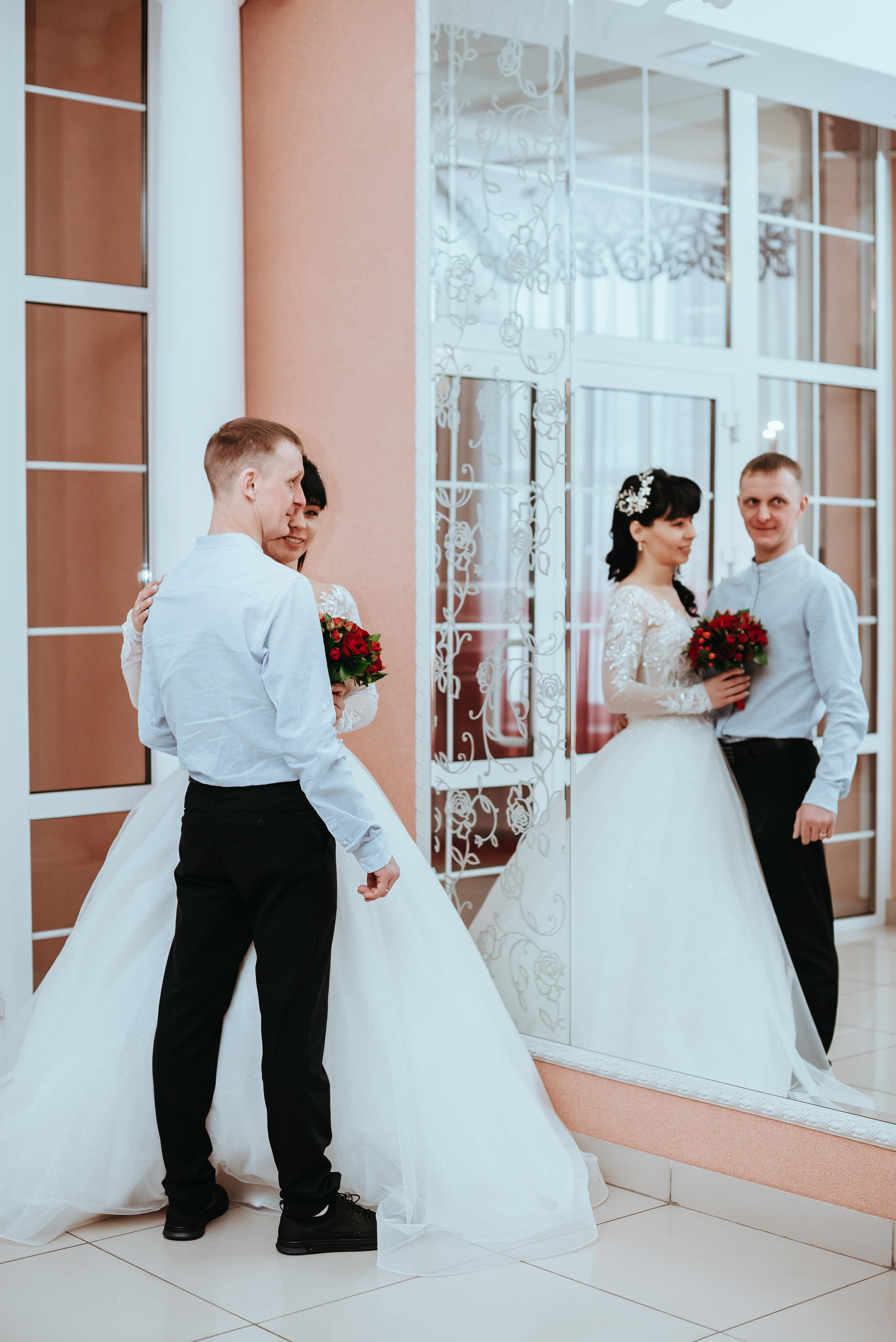 Свадебная фотосессия в центральном загсе Кемерово