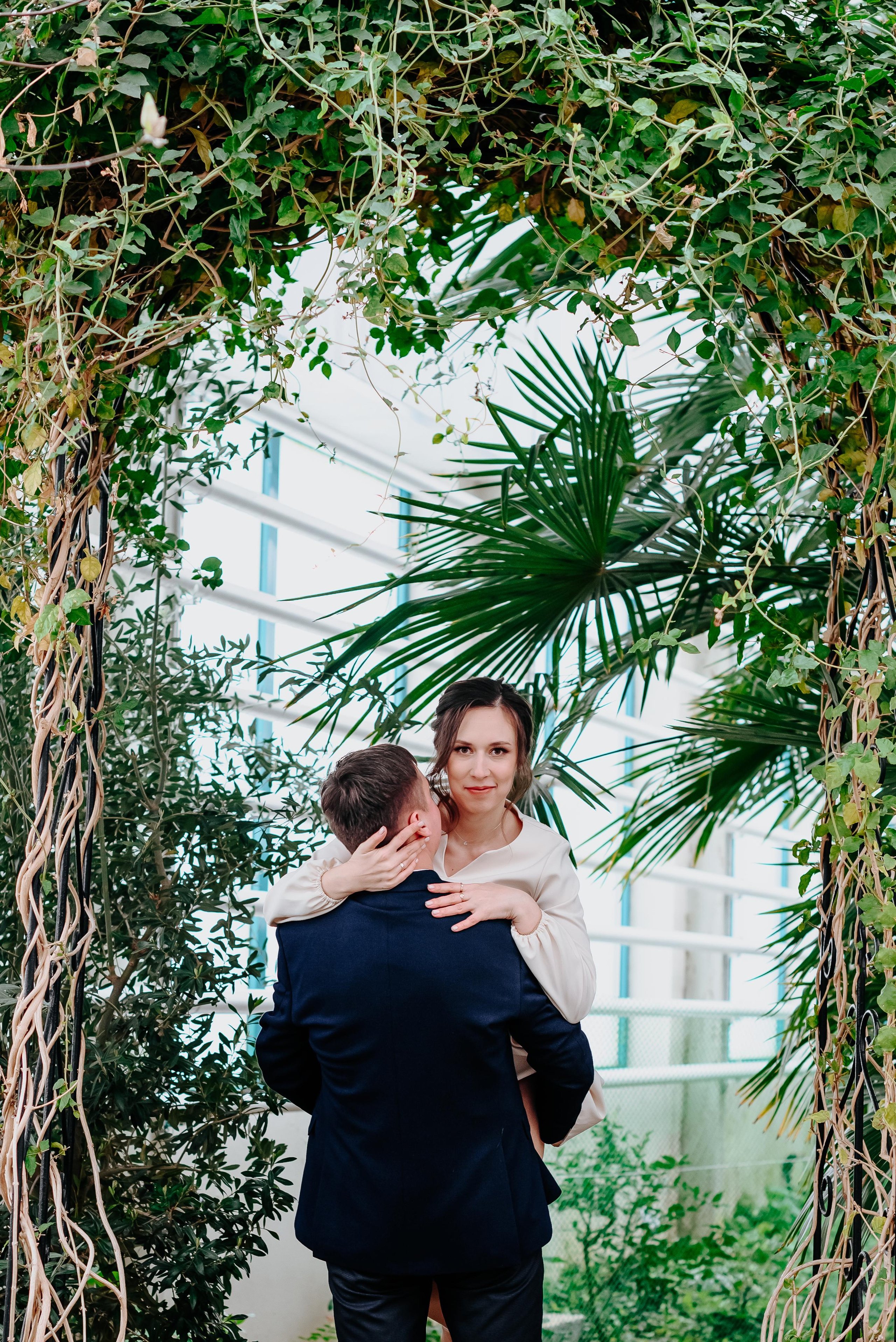 Свадебная фотосъёмка в ботаническом саду Кемерово