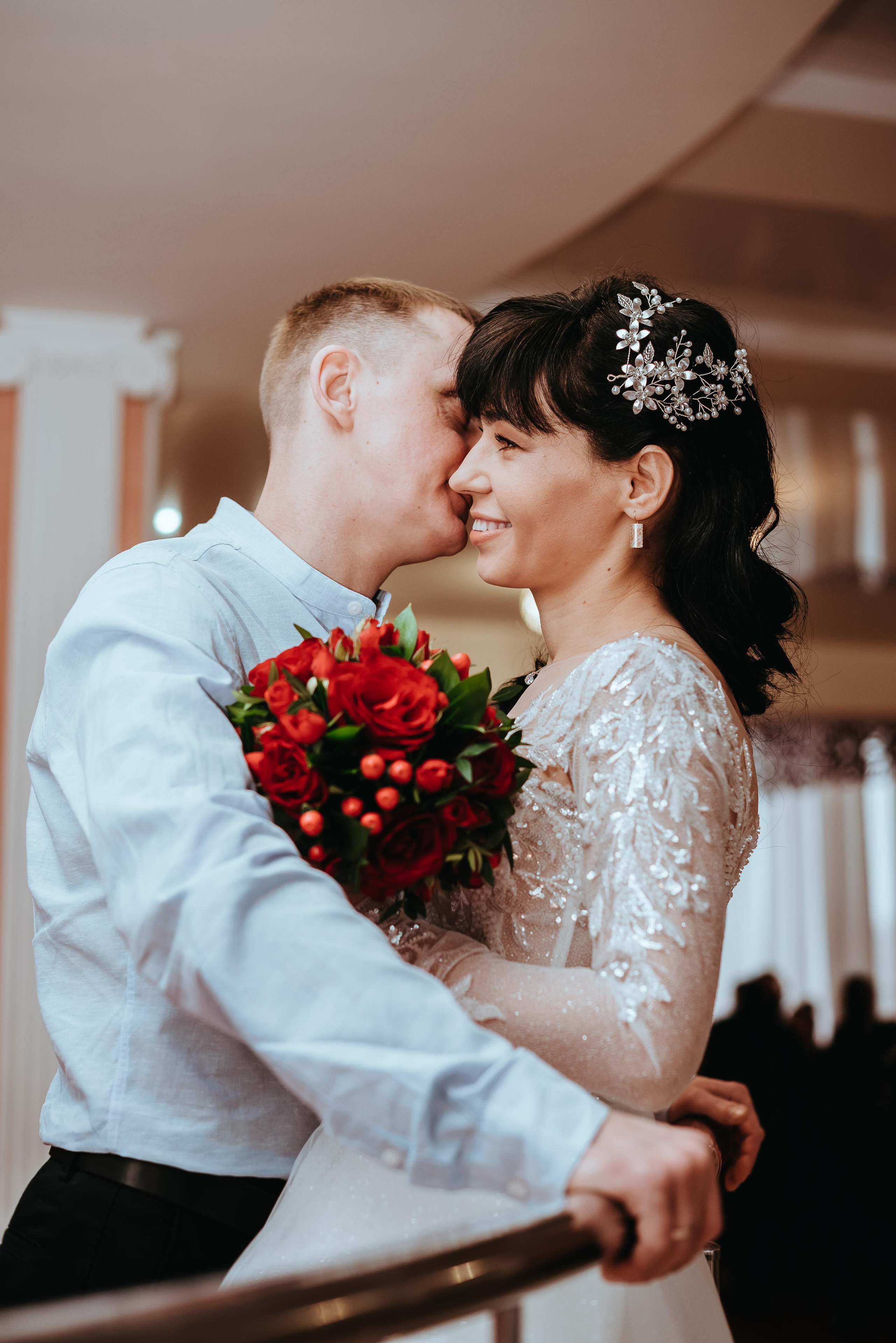 Свадебная фотосессия в центральном загсе Кемерово