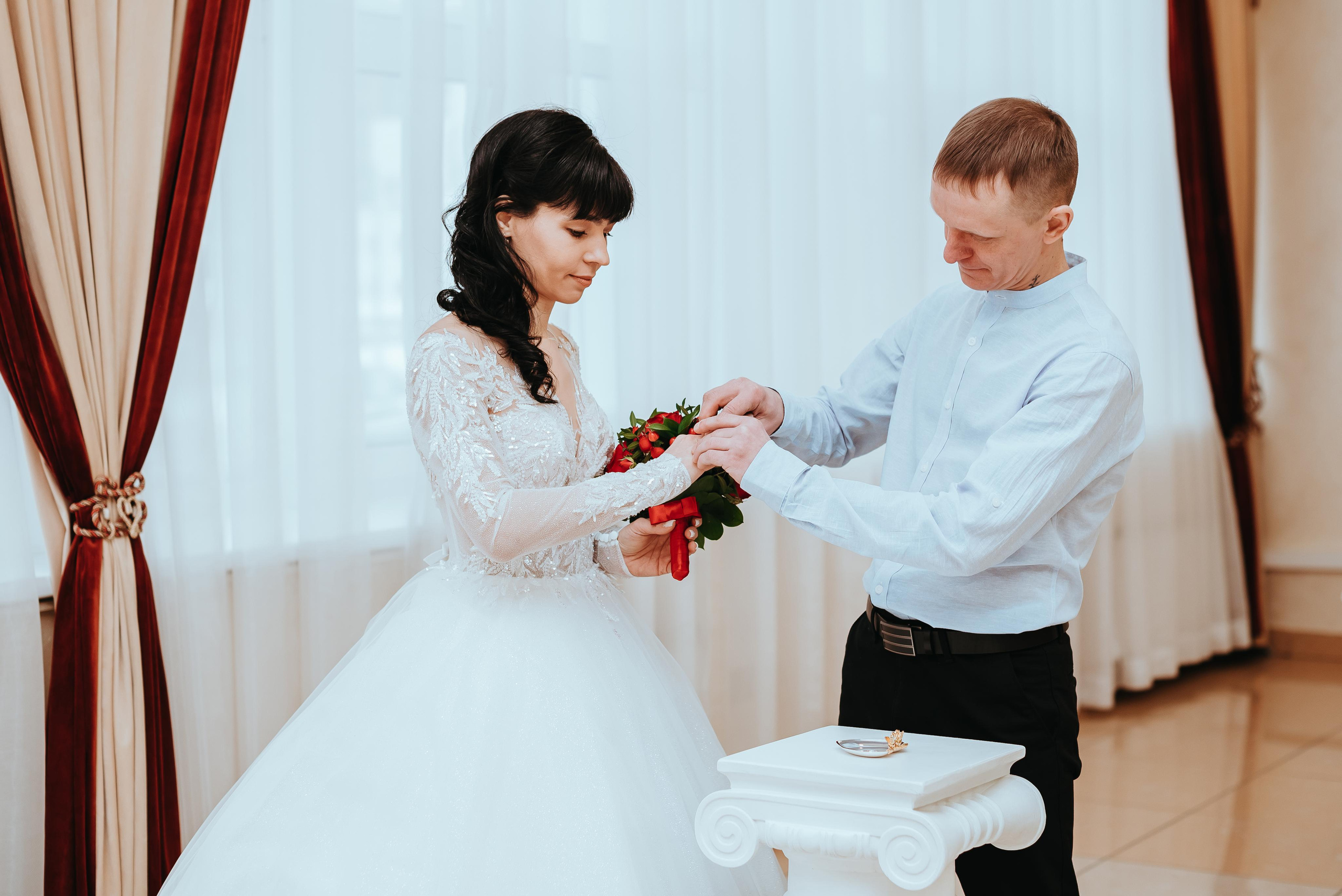 Свадебная фотосессия в центральном загсе Кемерово