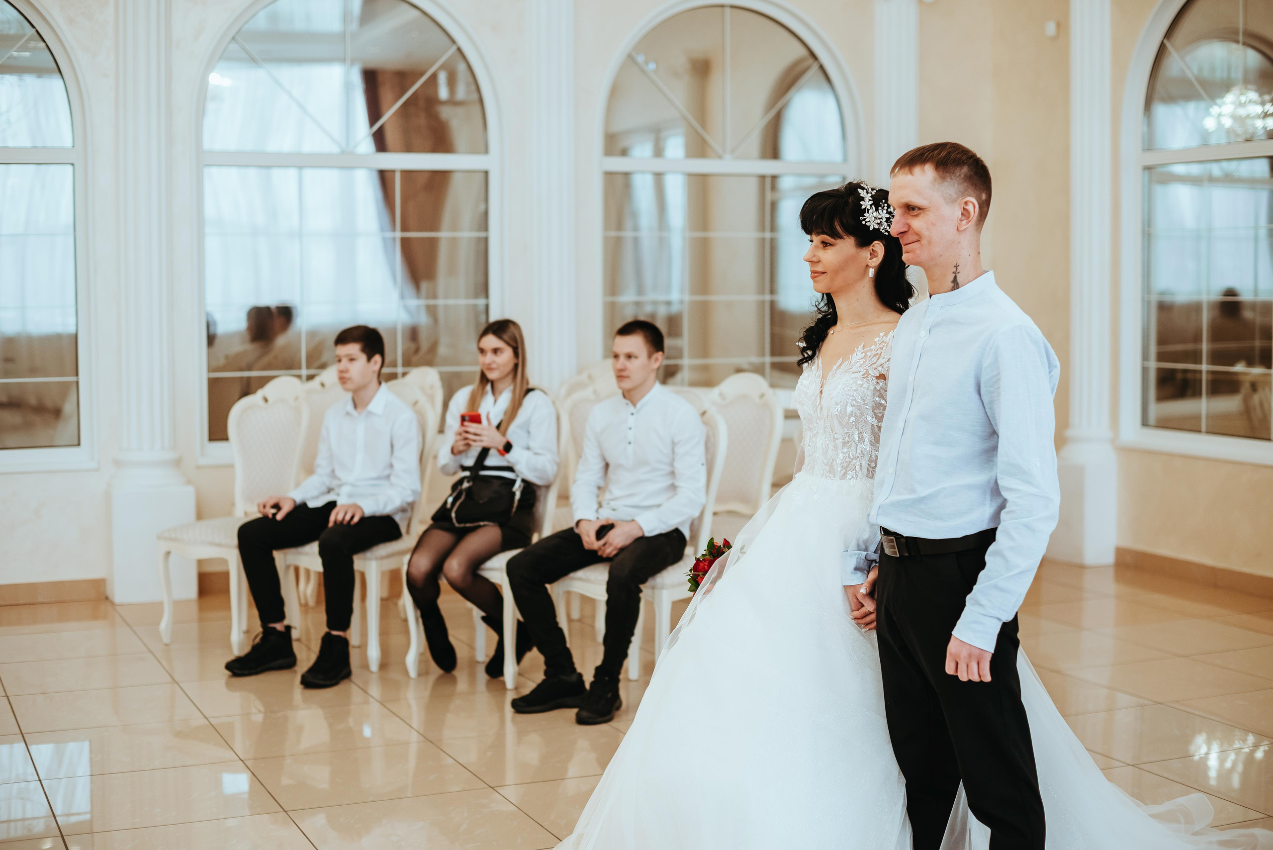 Свадебная фотосессия в центральном загсе Кемерово