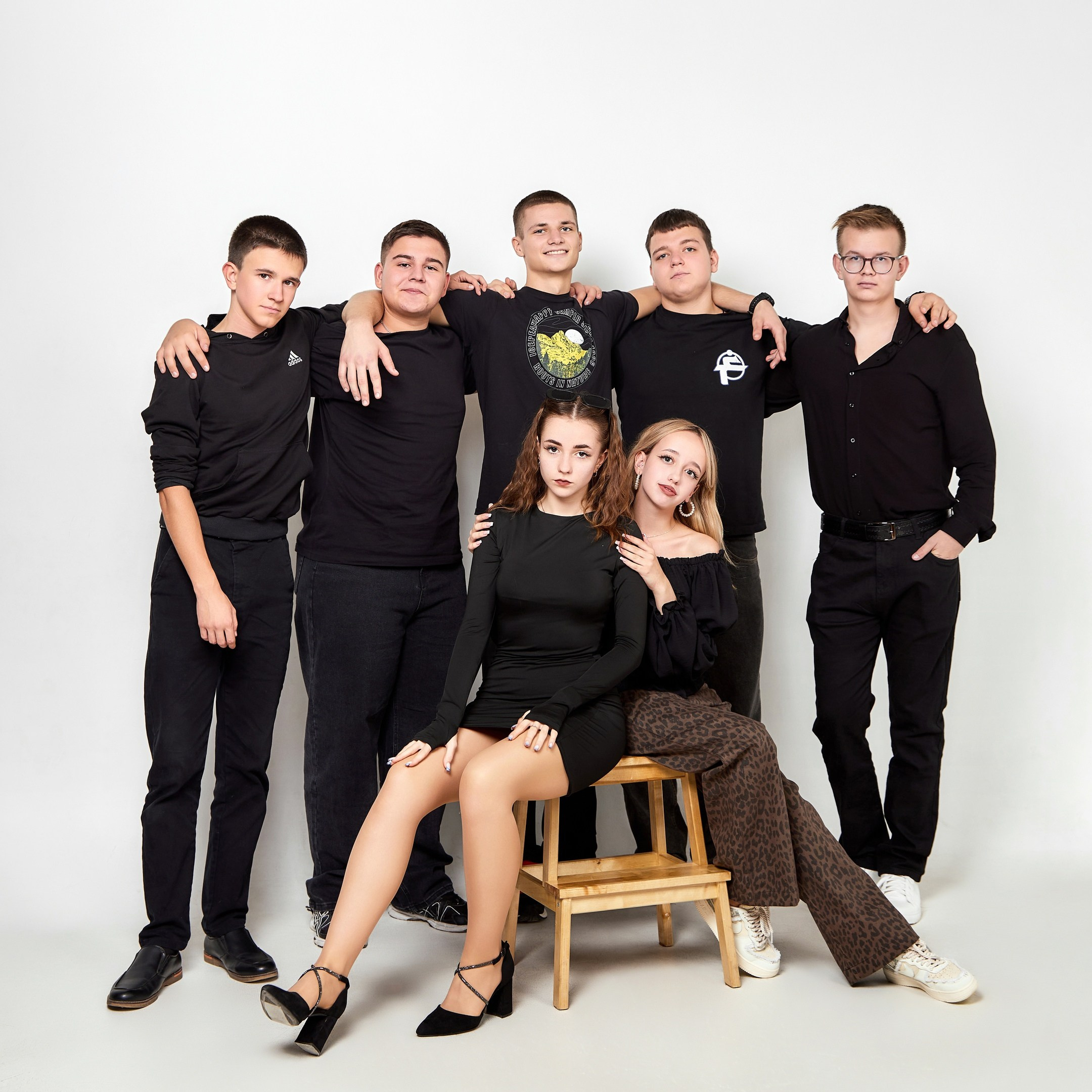 ШКОЛЬНИКИ. ФОНОВАЯ СТУДИЯ. Фотограф Татаринов Андрей (Донецк / Макеевка)