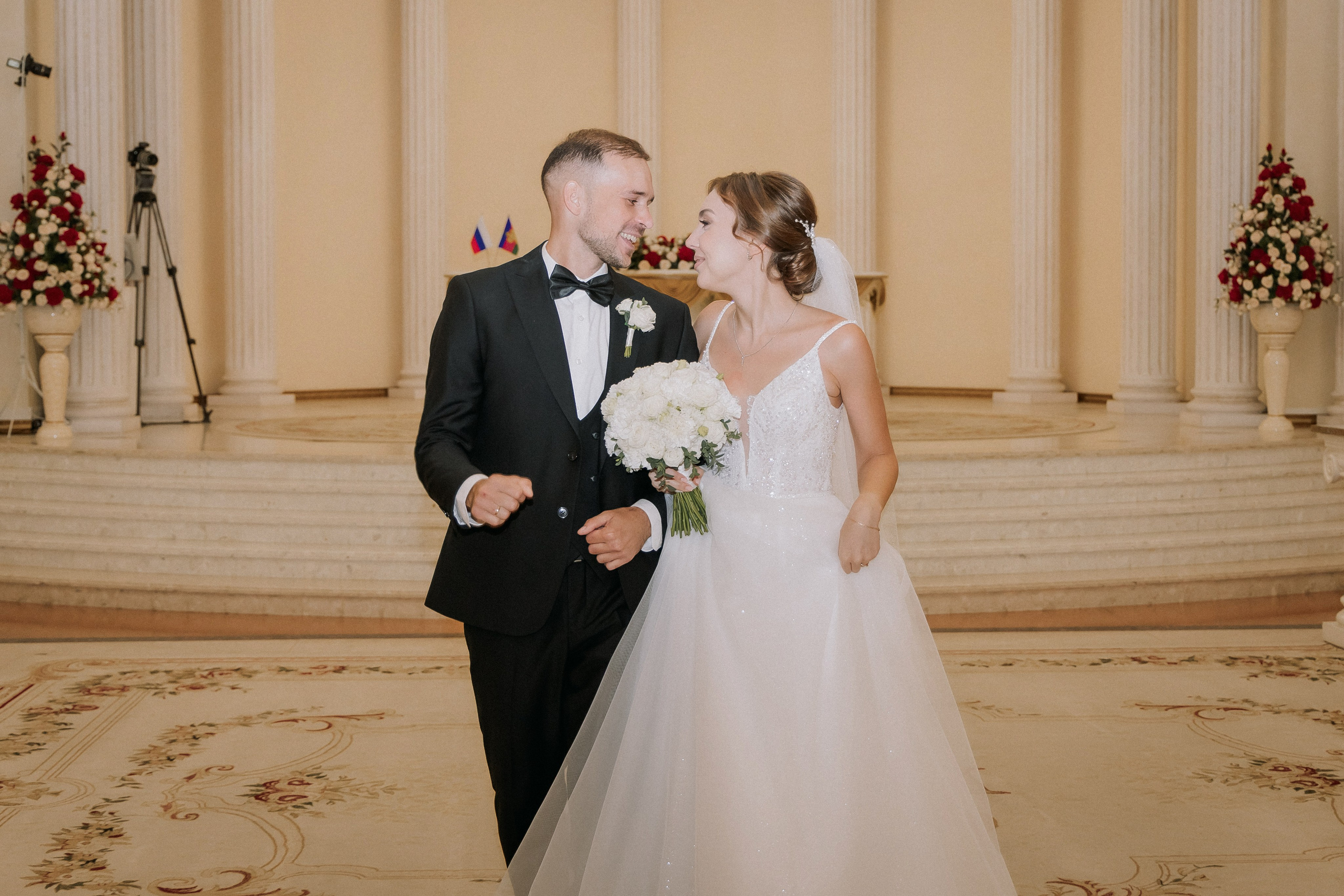 Свадебная прогулка Екатерины и Евгения. Свадебная фотография. Арина Рубах