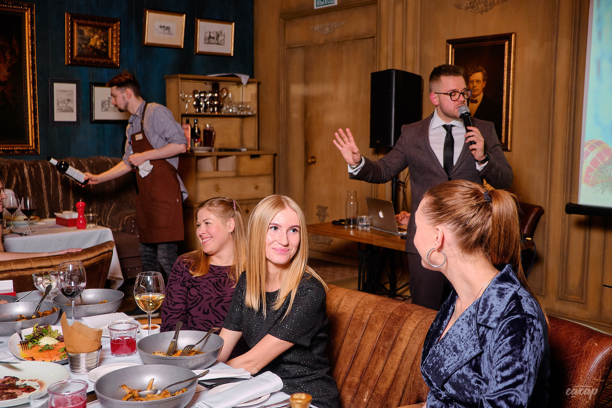 Новогодний Банкет в Стейк Хаус. Профессиональный фотограф в Екатеринбурге Юра Сахар