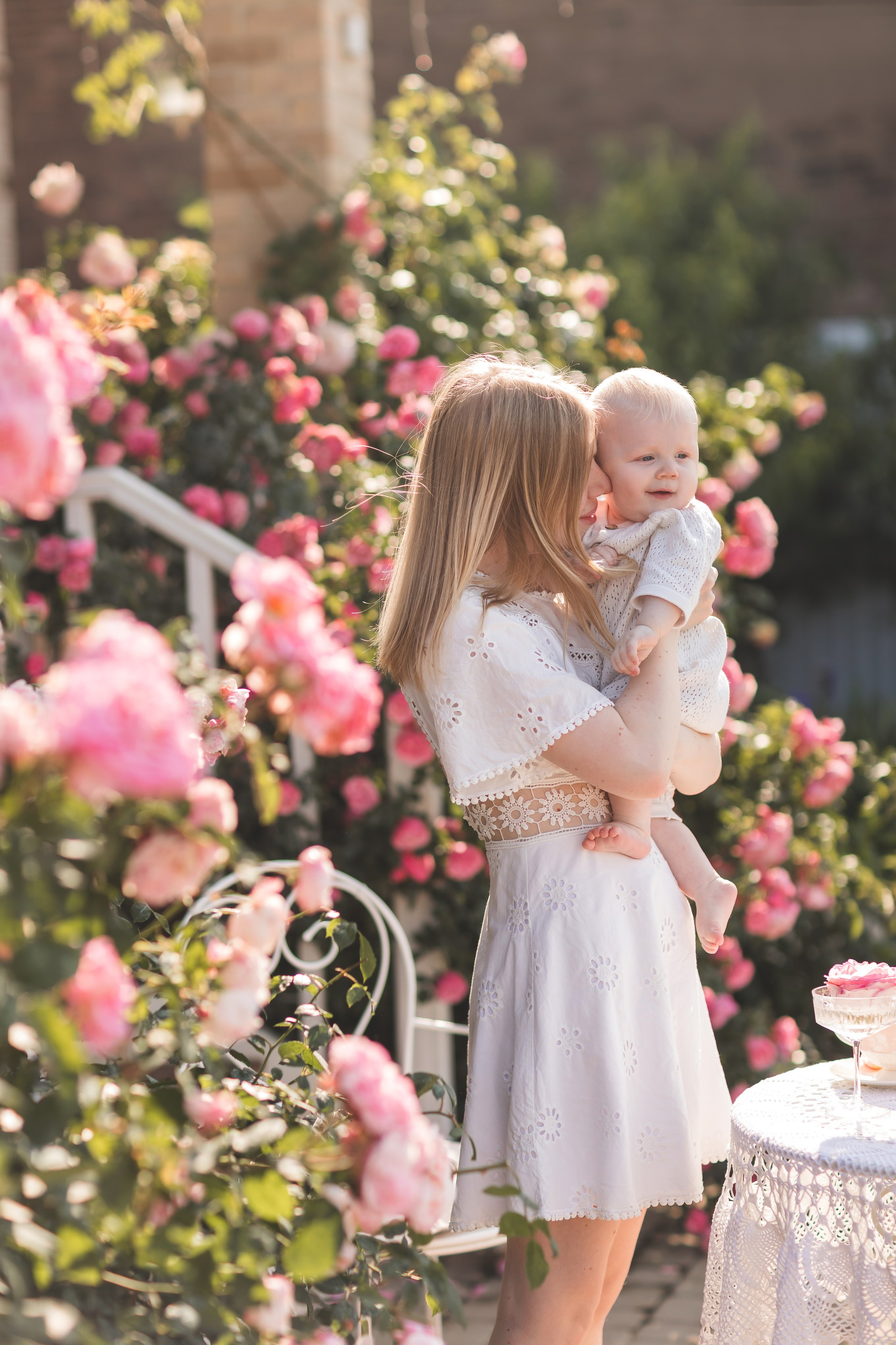 Крыльцо с розами. Семейный и детский фотограф Краснодар Валерия Власенко