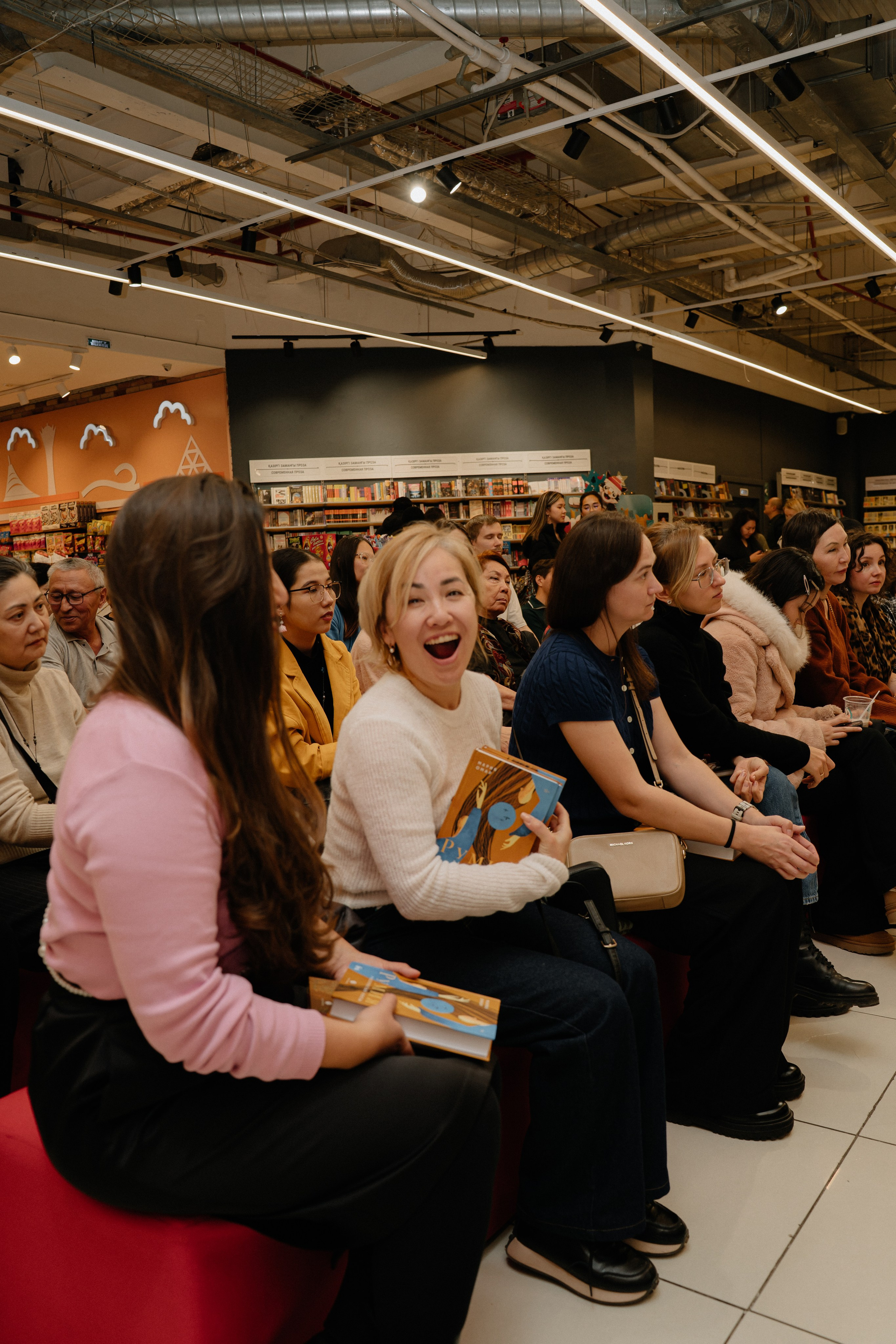 Мария Омар презентация книги. Крис Богомазова