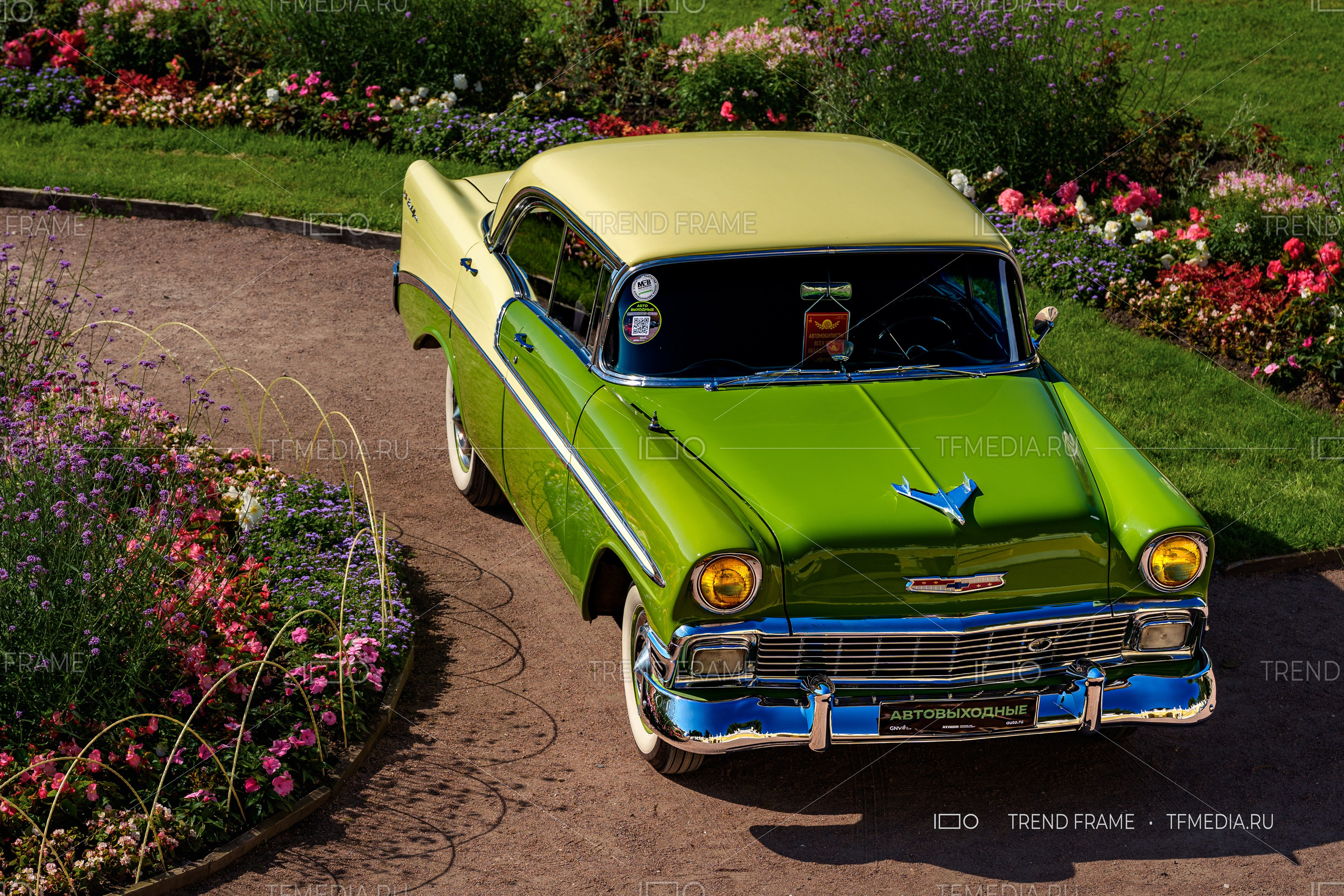 Chevrolet Bel Air — ретро автомобиль на выставке в Москве