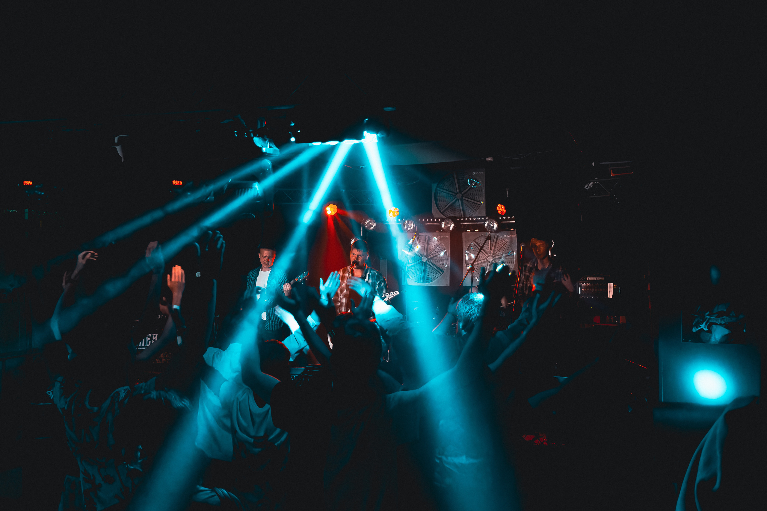 Концерт рок-группы "Эндорфины" в клубе "Водолей" в городе Владивосток