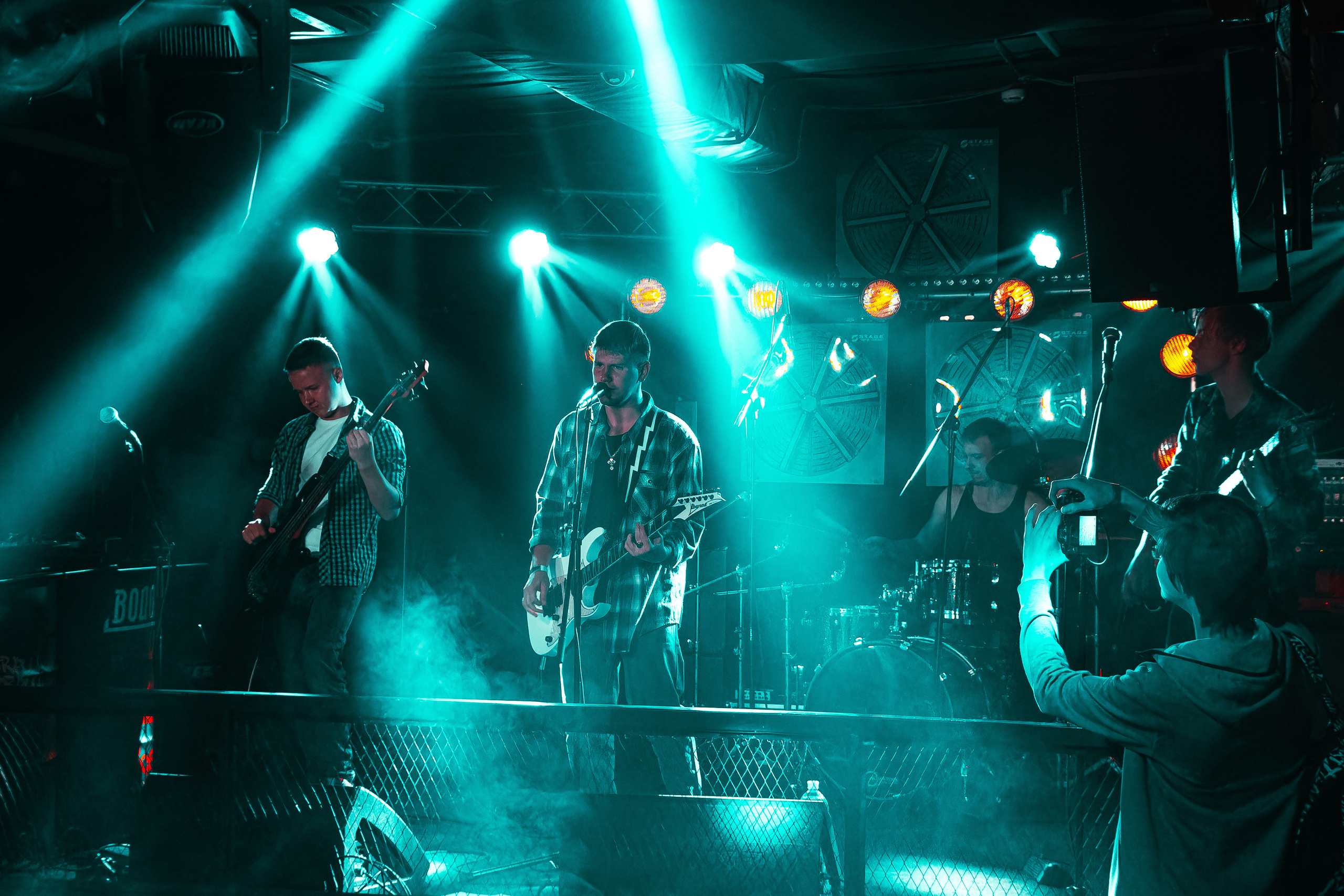 Концерт рок-группы "Эндорфины" в клубе "Водолей" в городе Владивосток