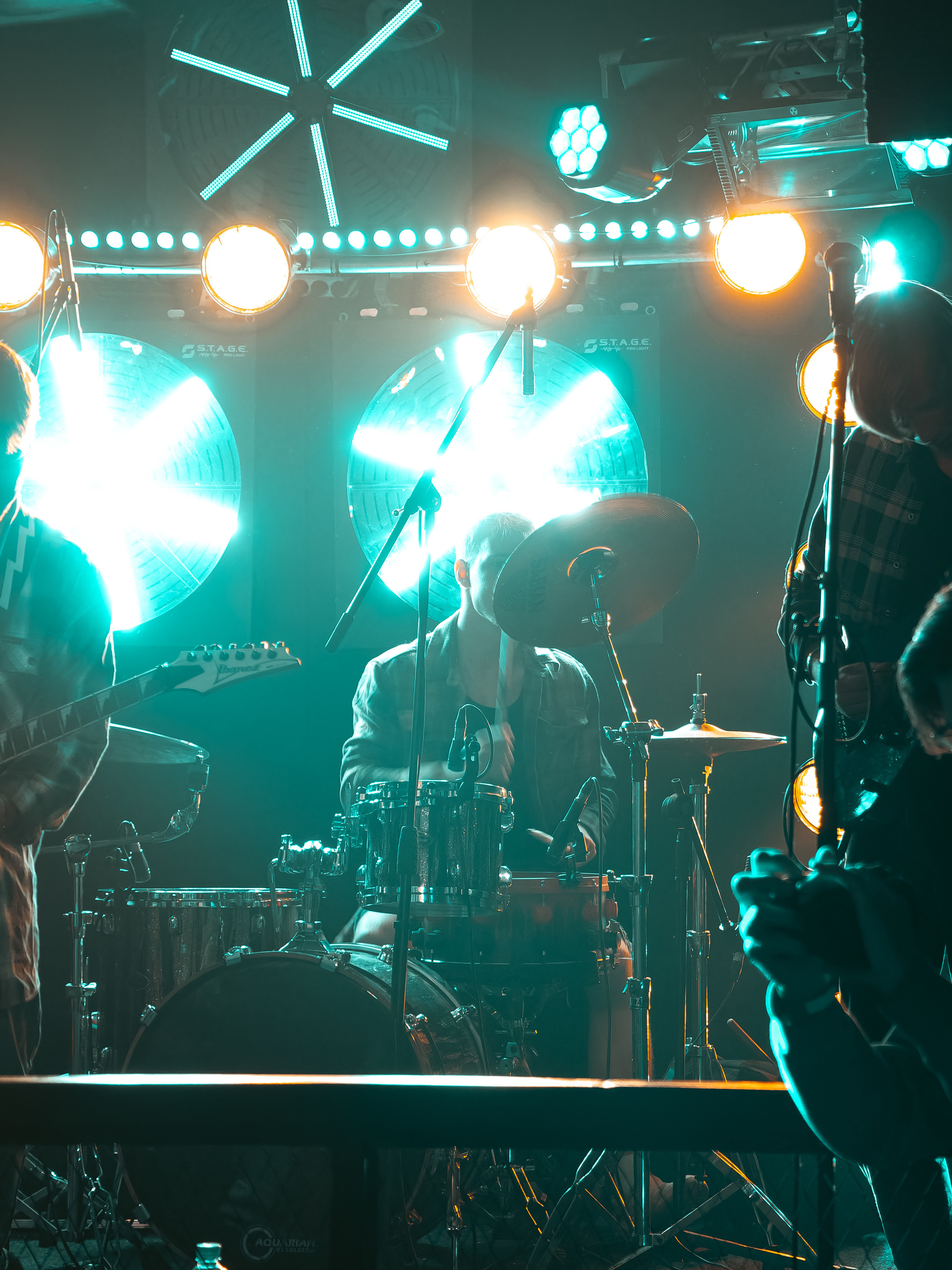 Концерт рок-группы "Эндорфины" в клубе "Водолей" в городе Владивосток