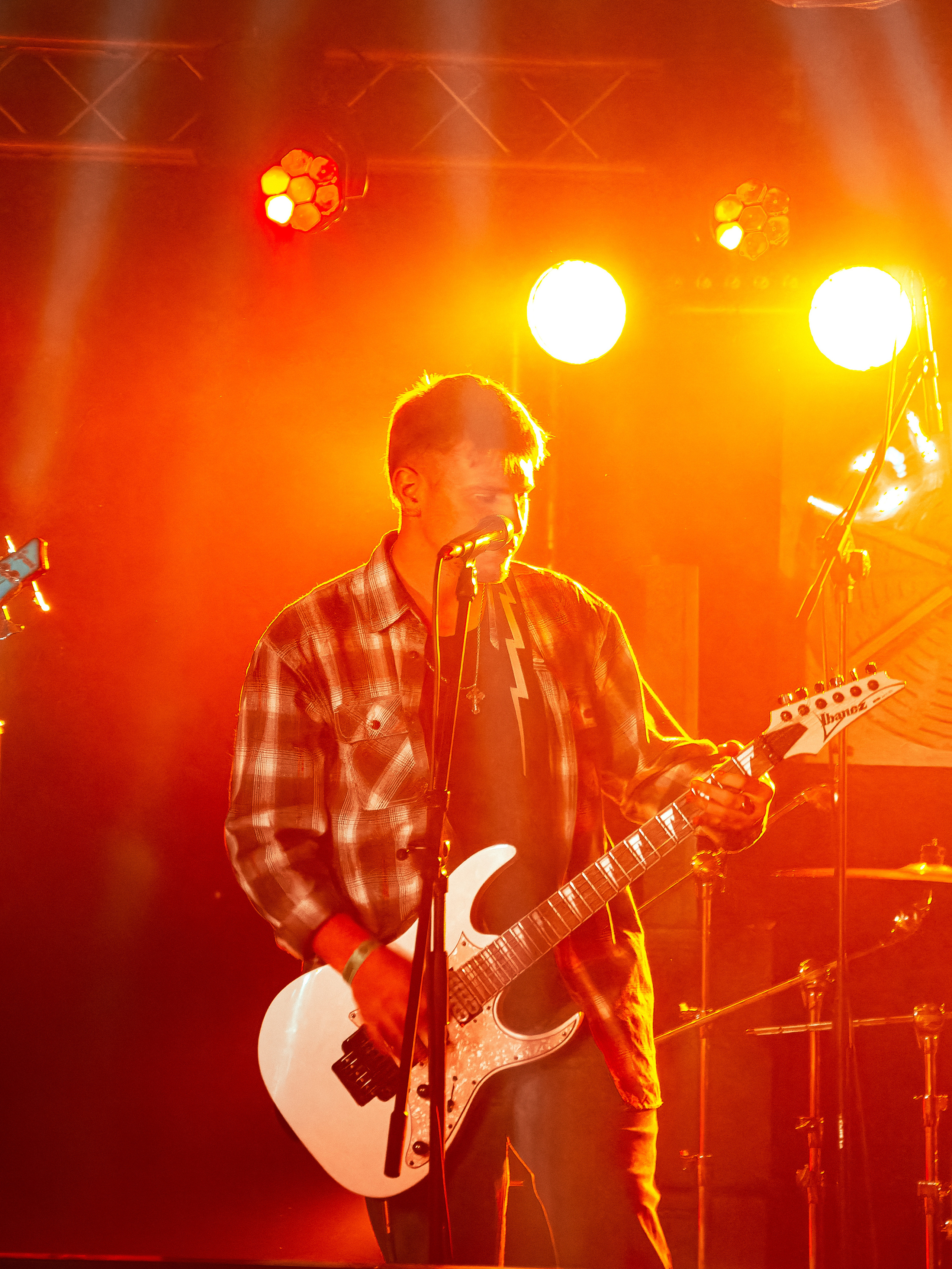 Концерт рок-группы "Эндорфины" в клубе "Водолей" в городе Владивосток