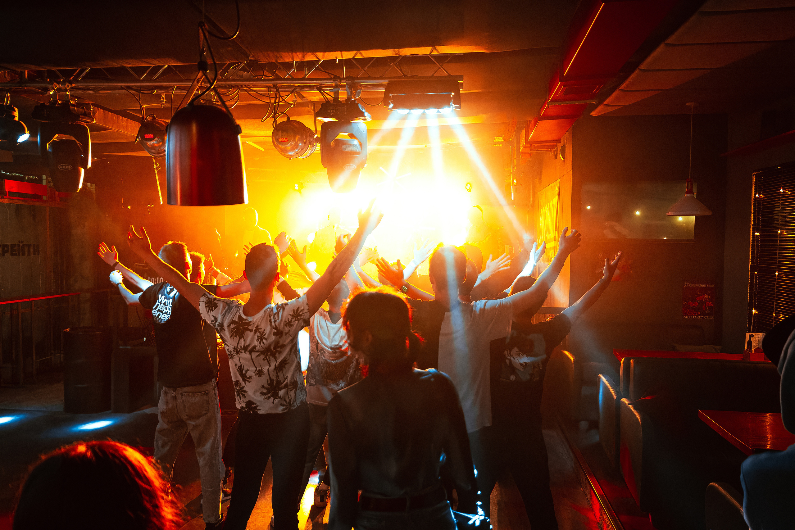 Концерт рок-группы "Эндорфины" в клубе "Водолей" в городе Владивосток