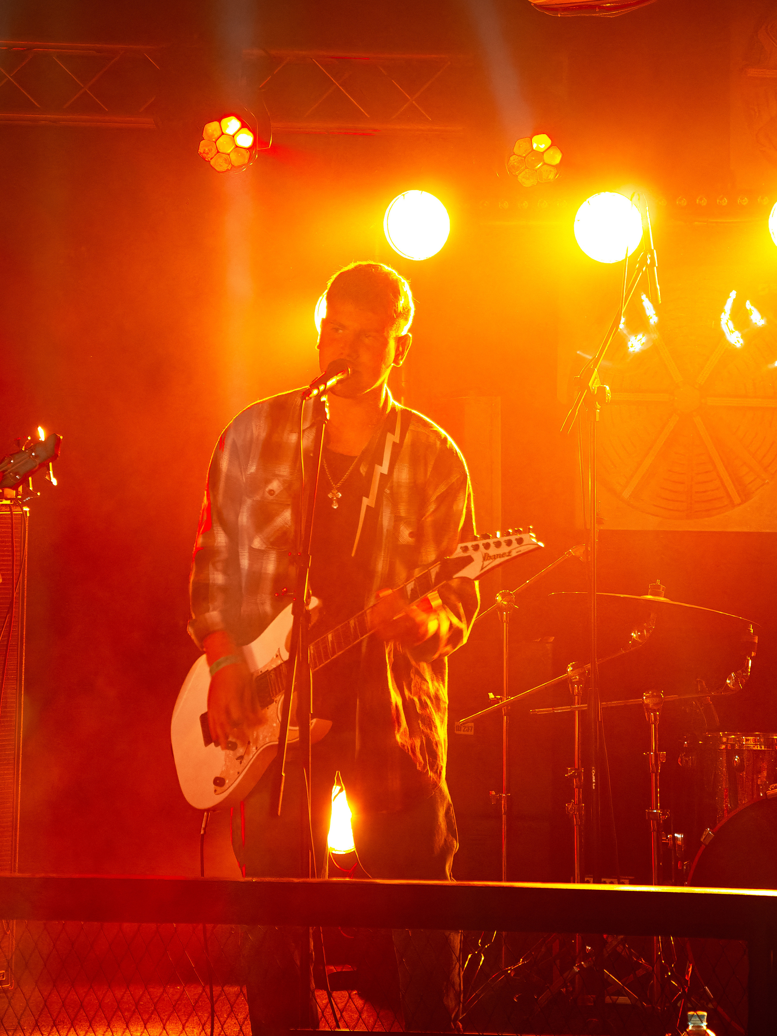 Концерт рок-группы "Эндорфины" в клубе "Водолей" в городе Владивосток