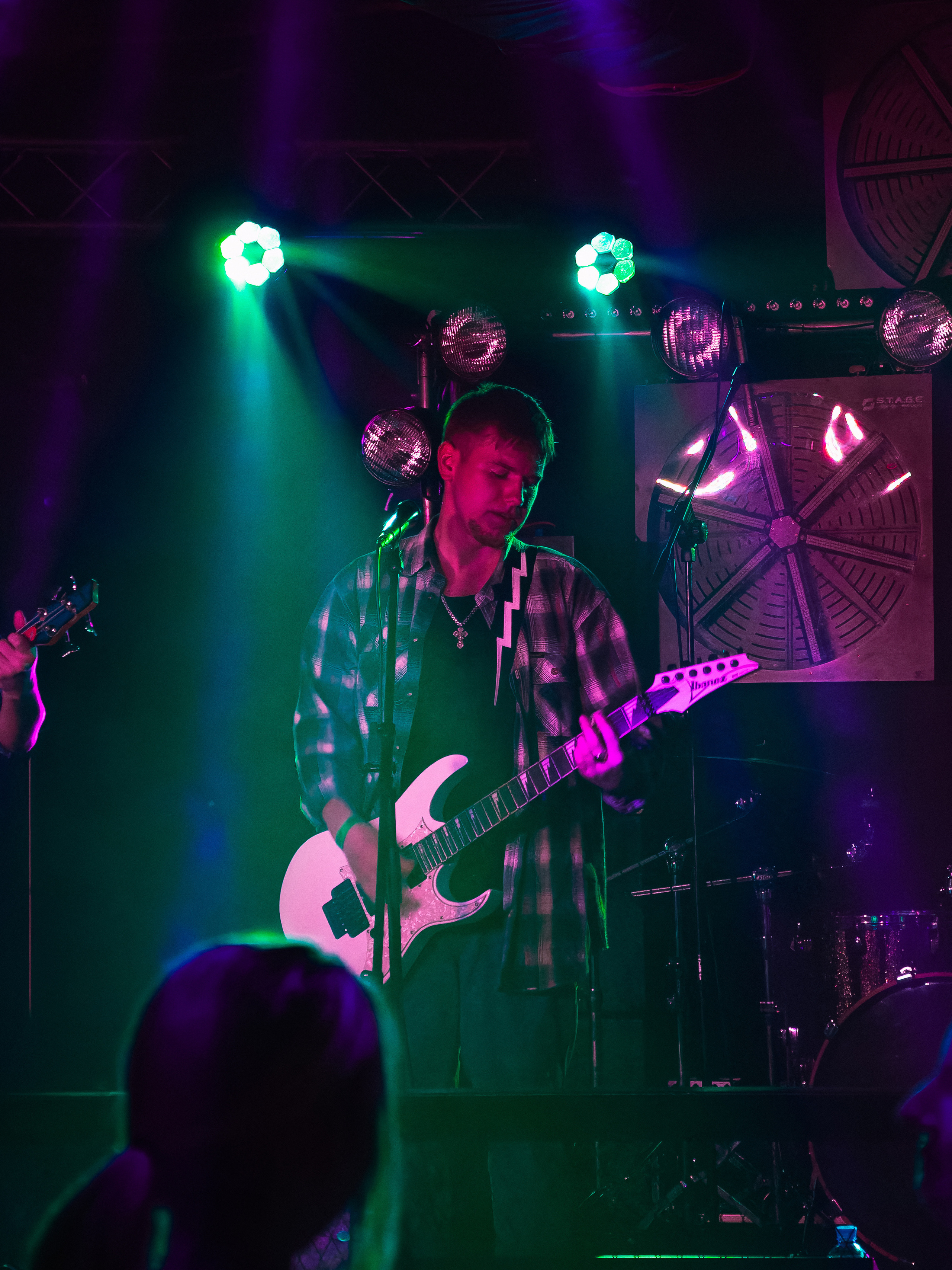 Концерт рок-группы "Эндорфины" в клубе "Водолей" в городе Владивосток