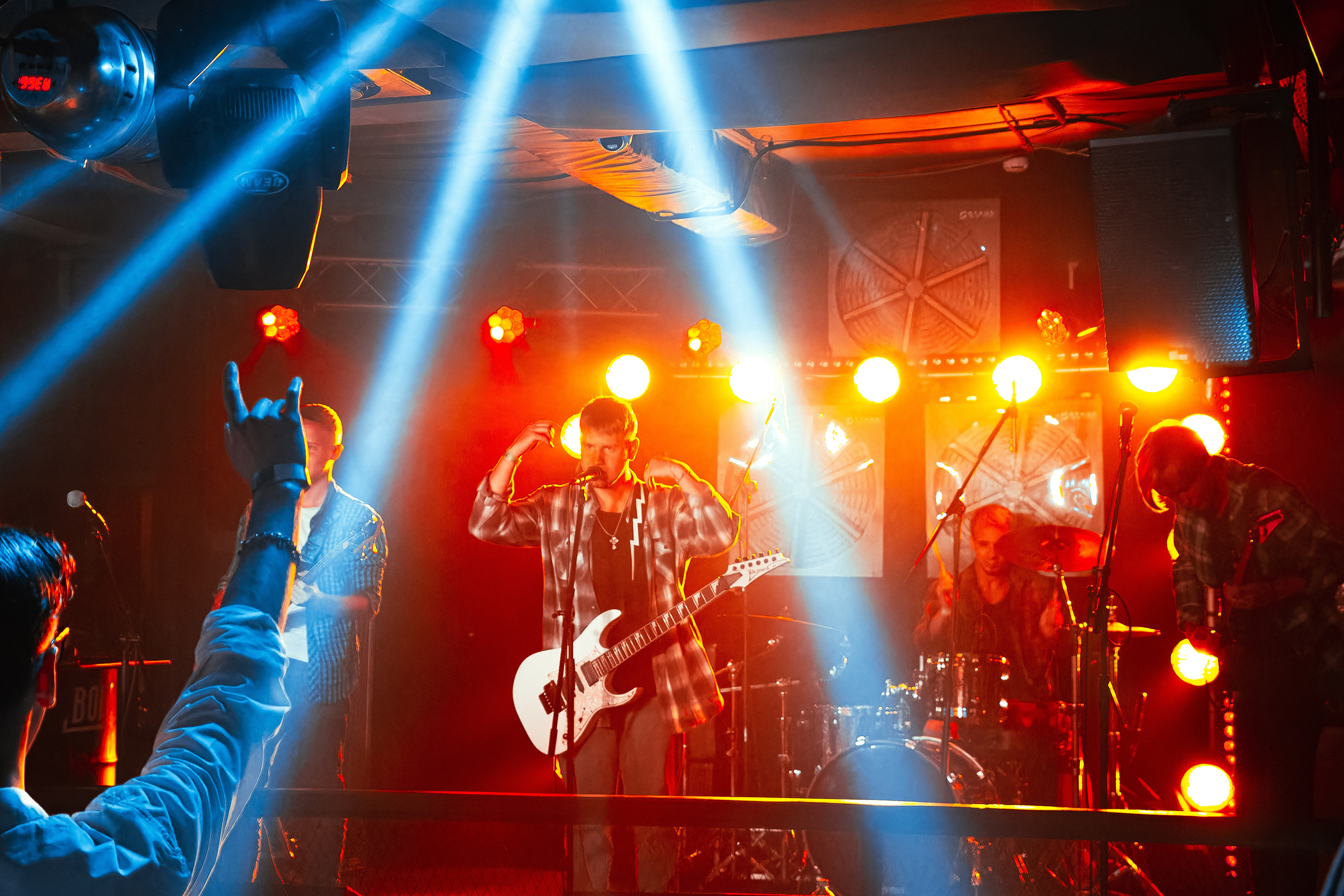 Концерт рок-группы "Эндорфины" в клубе "Водолей" в городе Владивосток