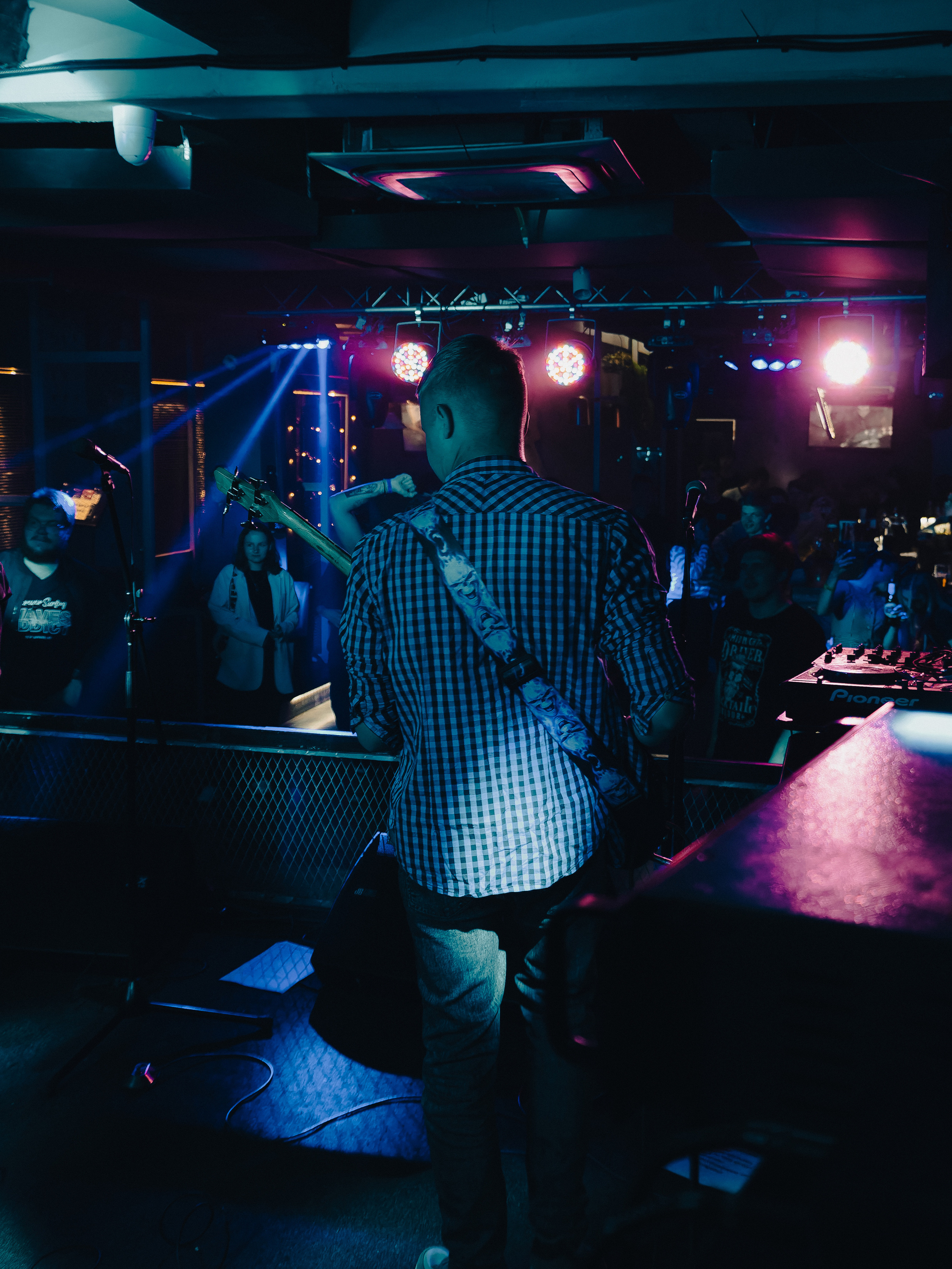 Концерт рок-группы "Эндорфины" в клубе "Водолей" в городе Владивосток