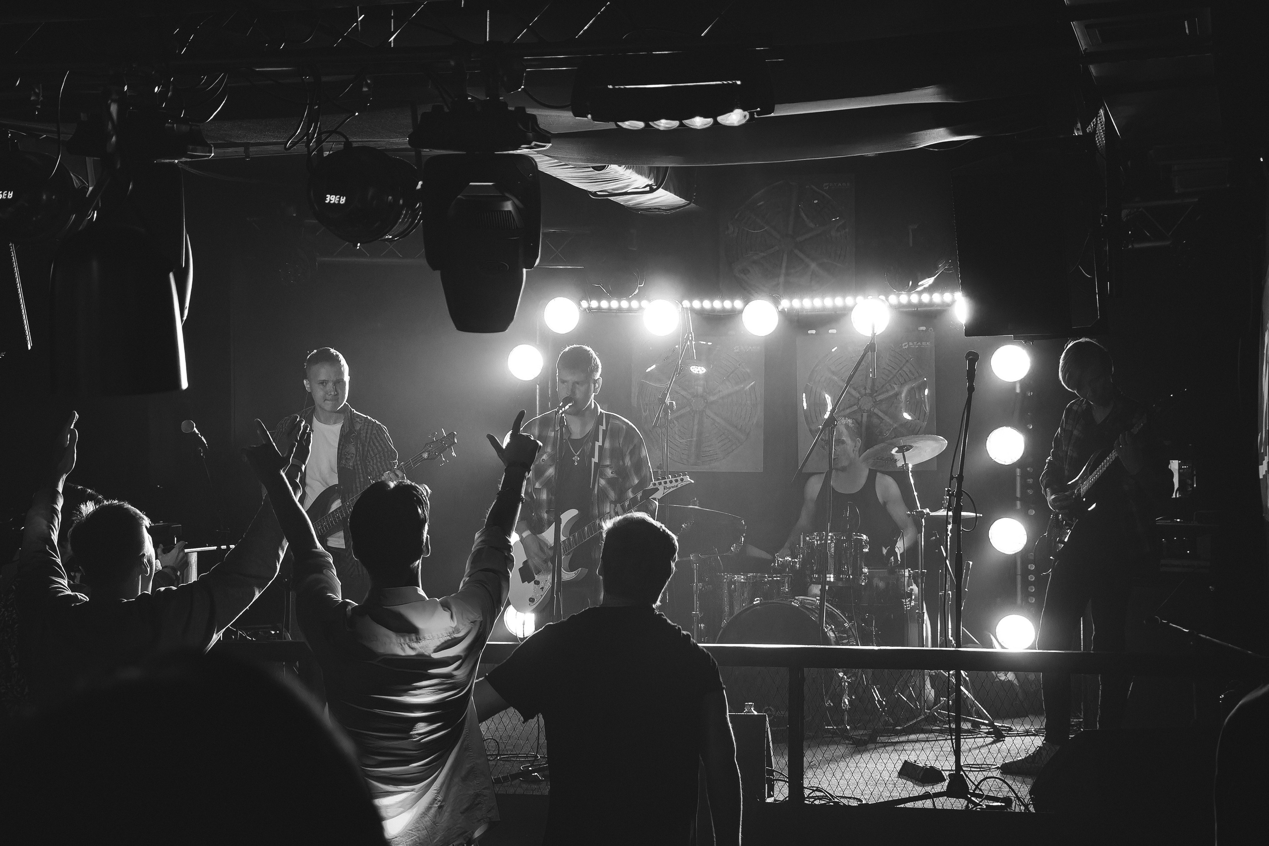 Концерт рок-группы "Эндорфины" в клубе "Водолей" в городе Владивосток