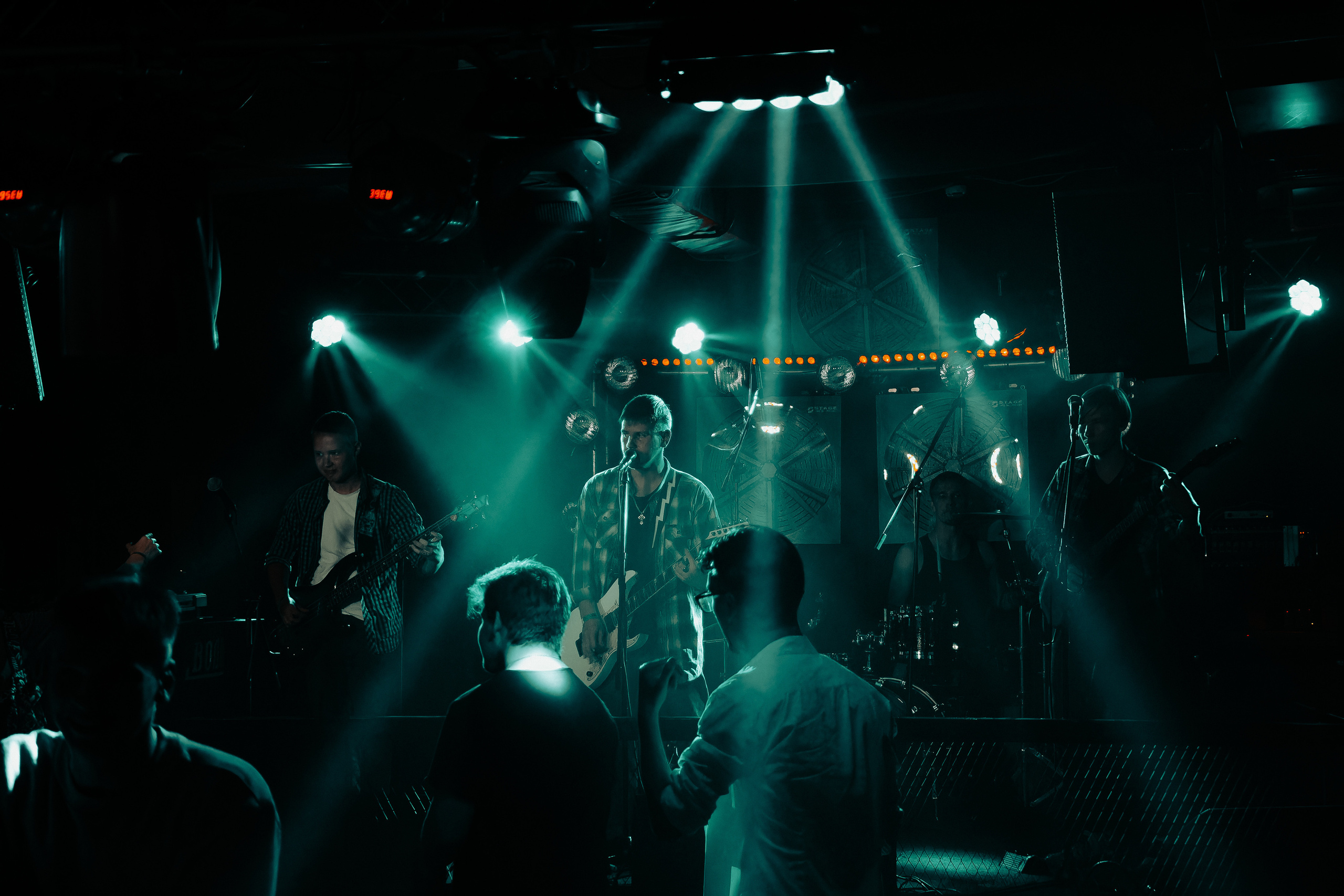 Концерт рок-группы "Эндорфины" в клубе "Водолей" в городе Владивосток