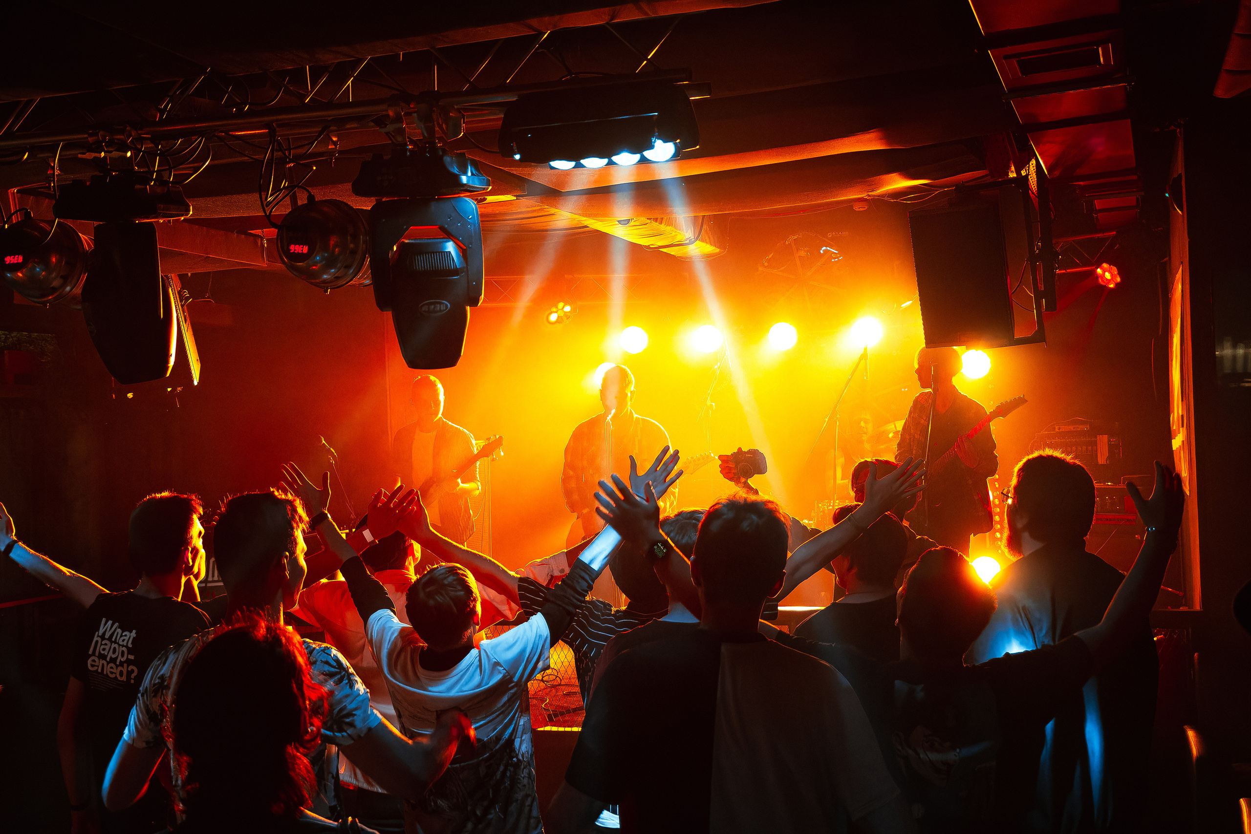 Концерт рок-группы "Эндорфины" в клубе "Водолей" в городе Владивосток