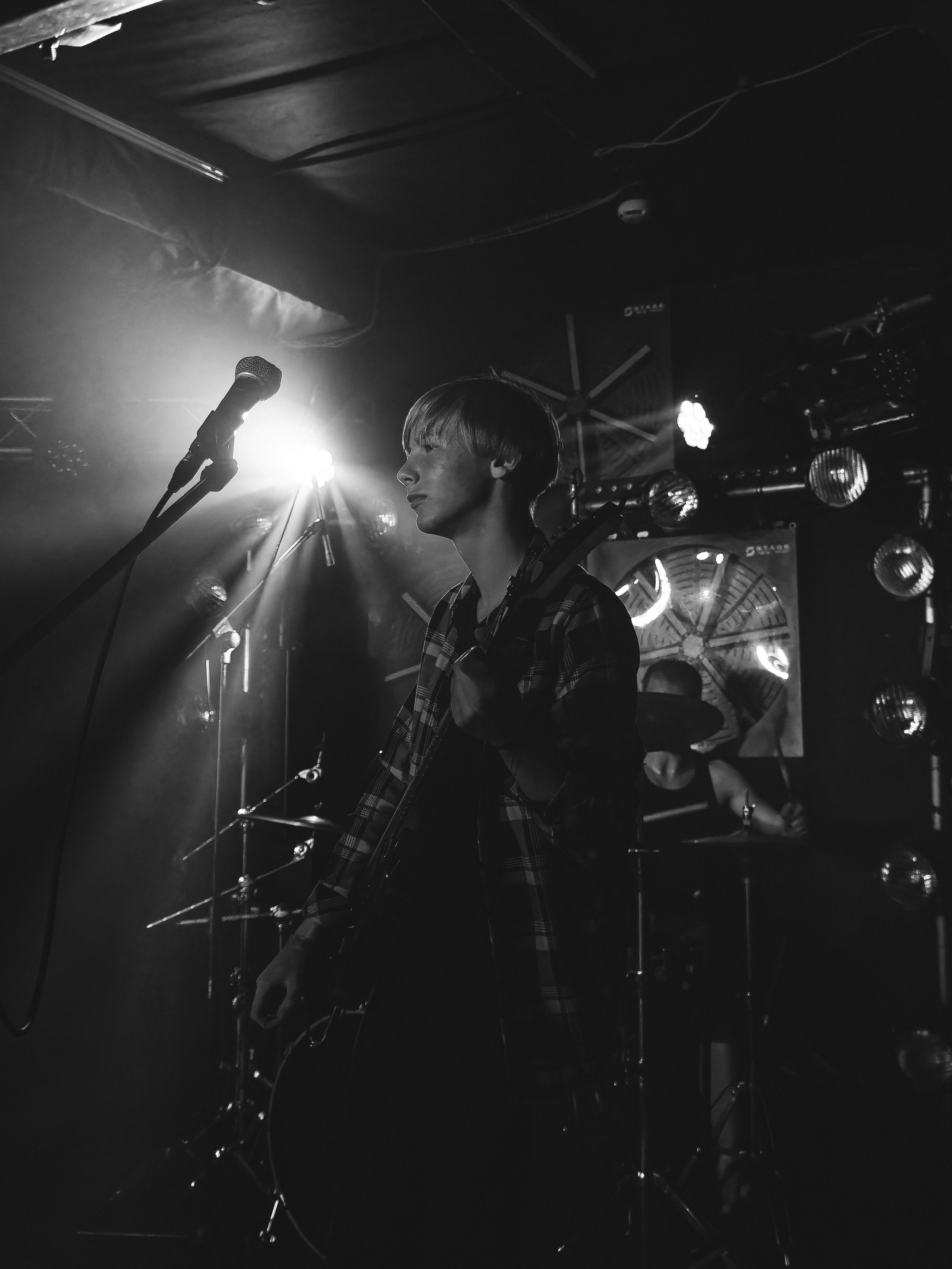 Концерт рок-группы "Эндорфины" в клубе "Водолей" в городе Владивосток