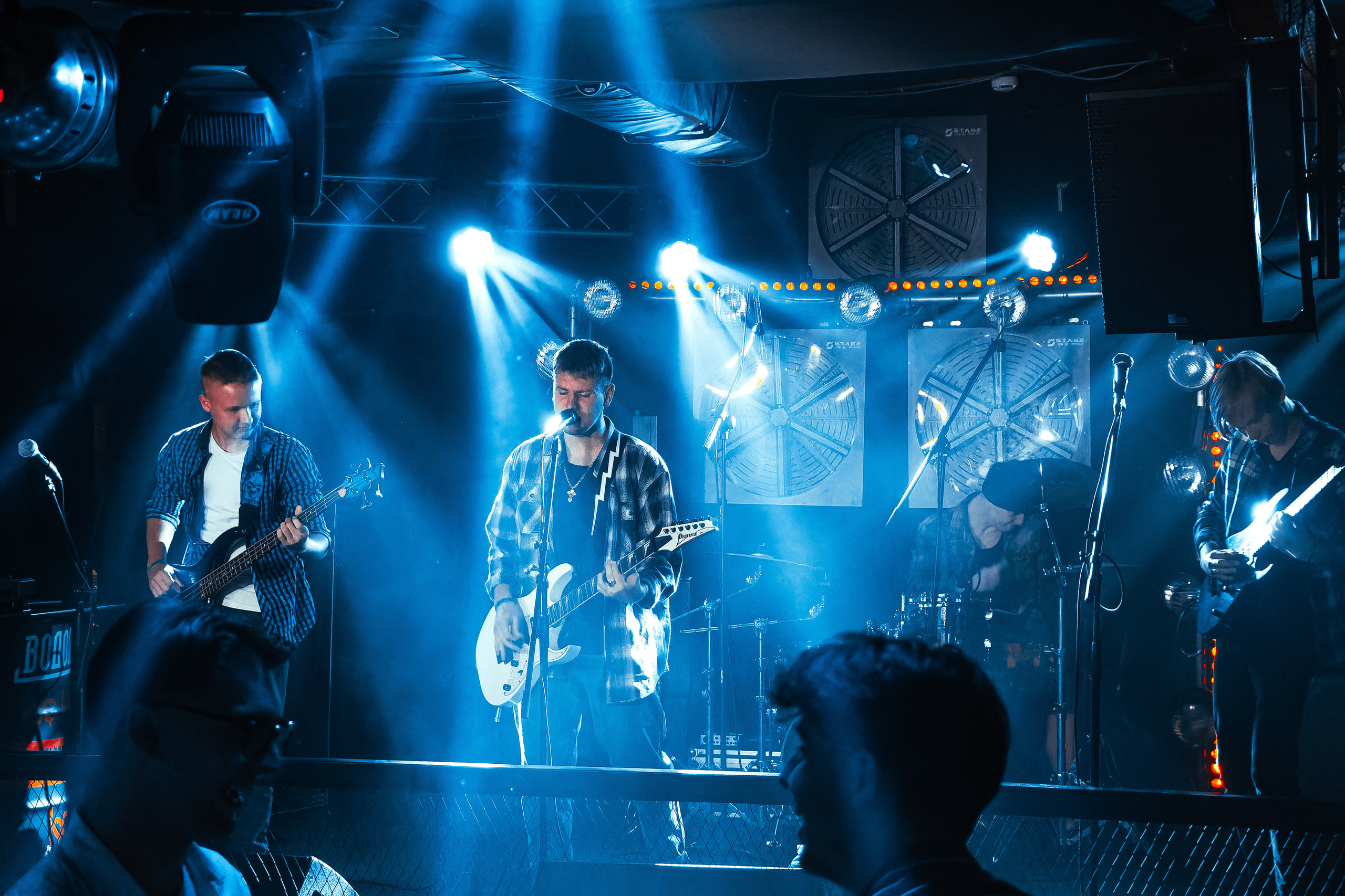 Концерт рок-группы "Эндорфины" в клубе "Водолей" в городе Владивосток