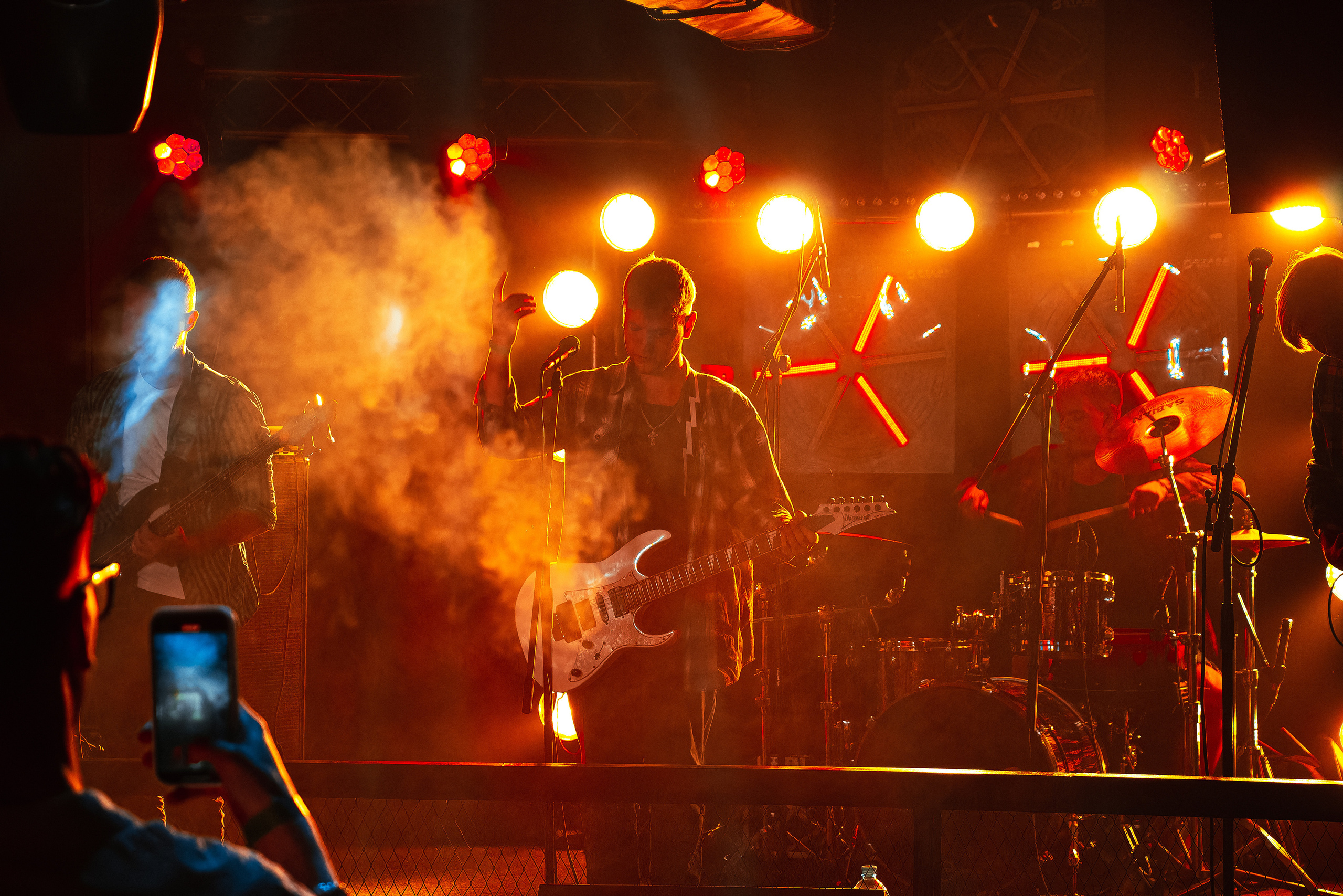 Концерт рок-группы "Эндорфины" в клубе "Водолей" в городе Владивосток