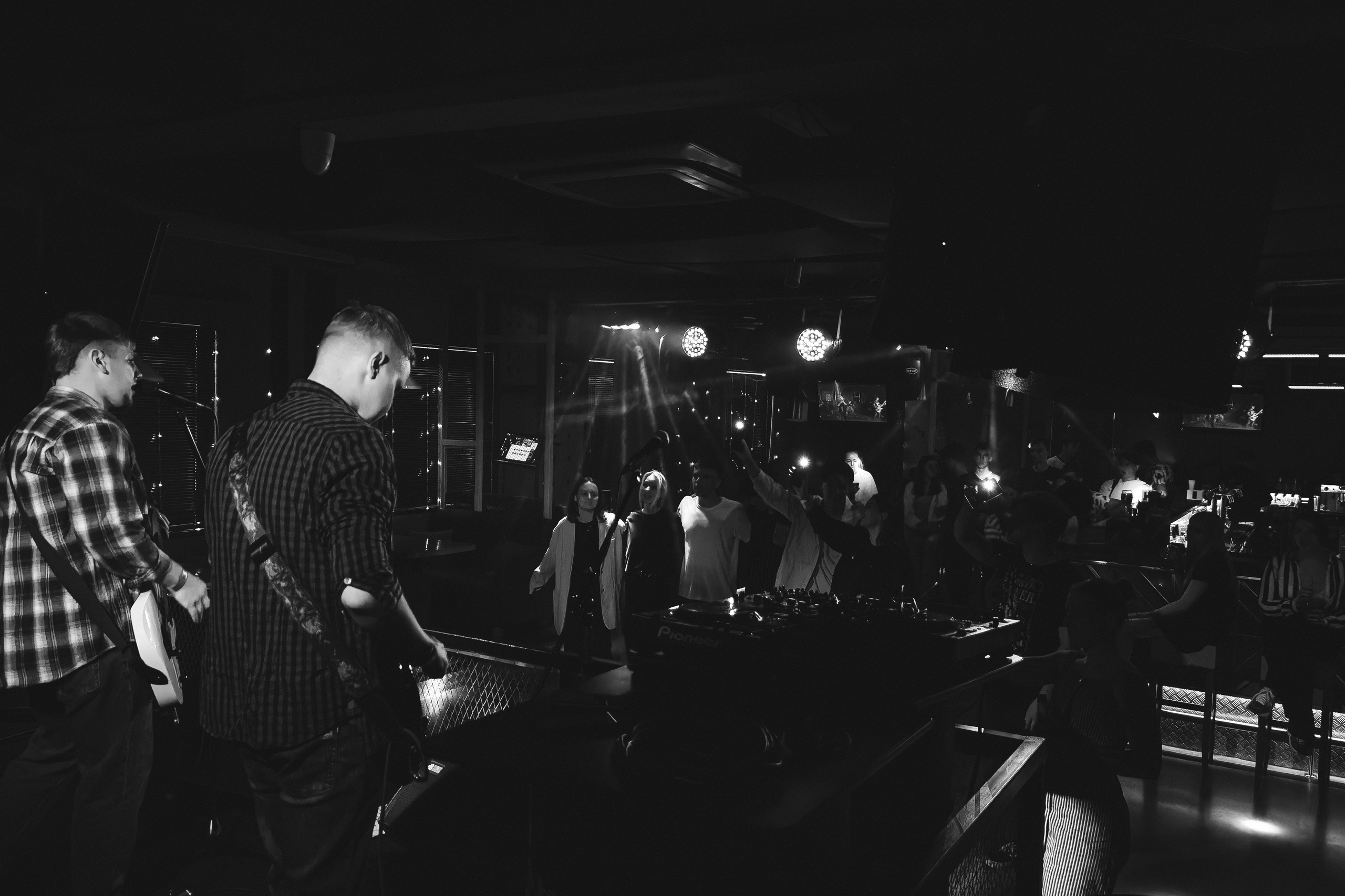 Концерт рок-группы "Эндорфины" в клубе "Водолей" в городе Владивосток