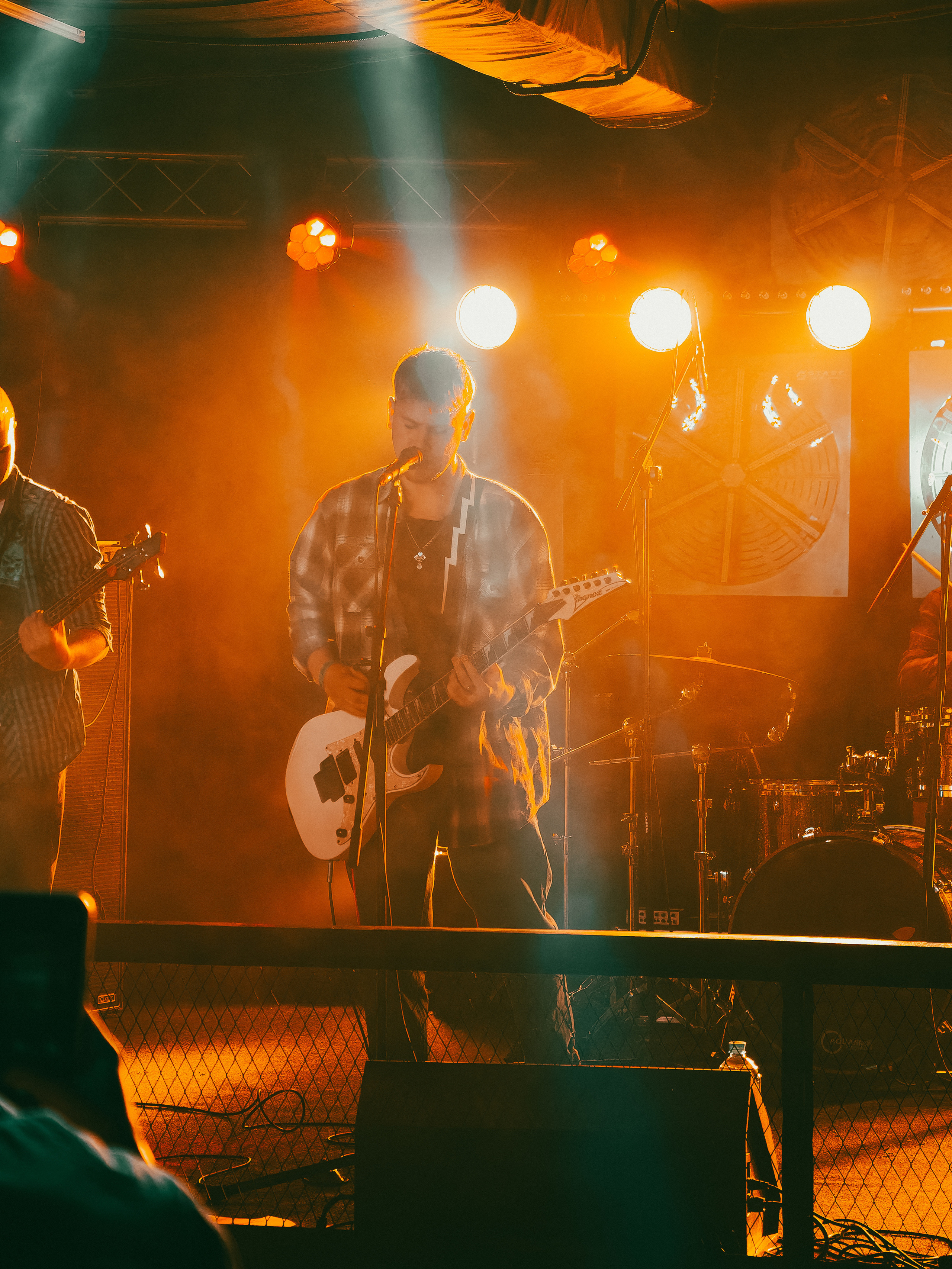 Концерт рок-группы "Эндорфины" в клубе "Водолей" в городе Владивосток