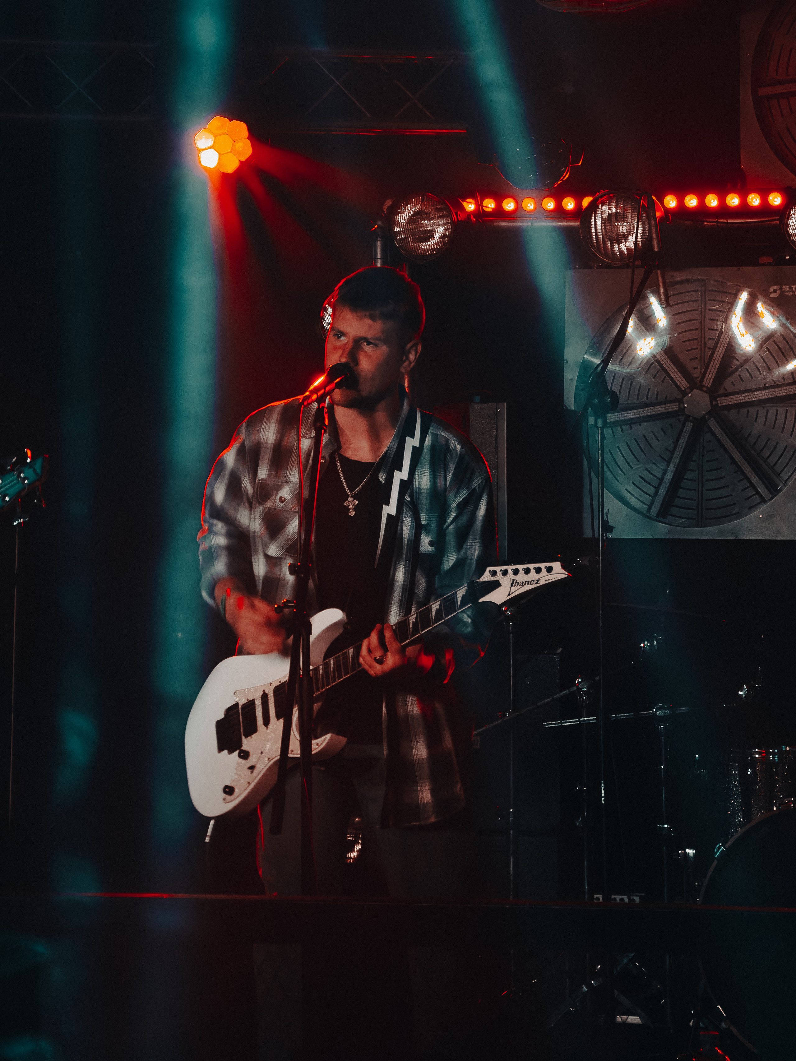 Концерт рок-группы "Эндорфины" в клубе "Водолей" в городе Владивосток