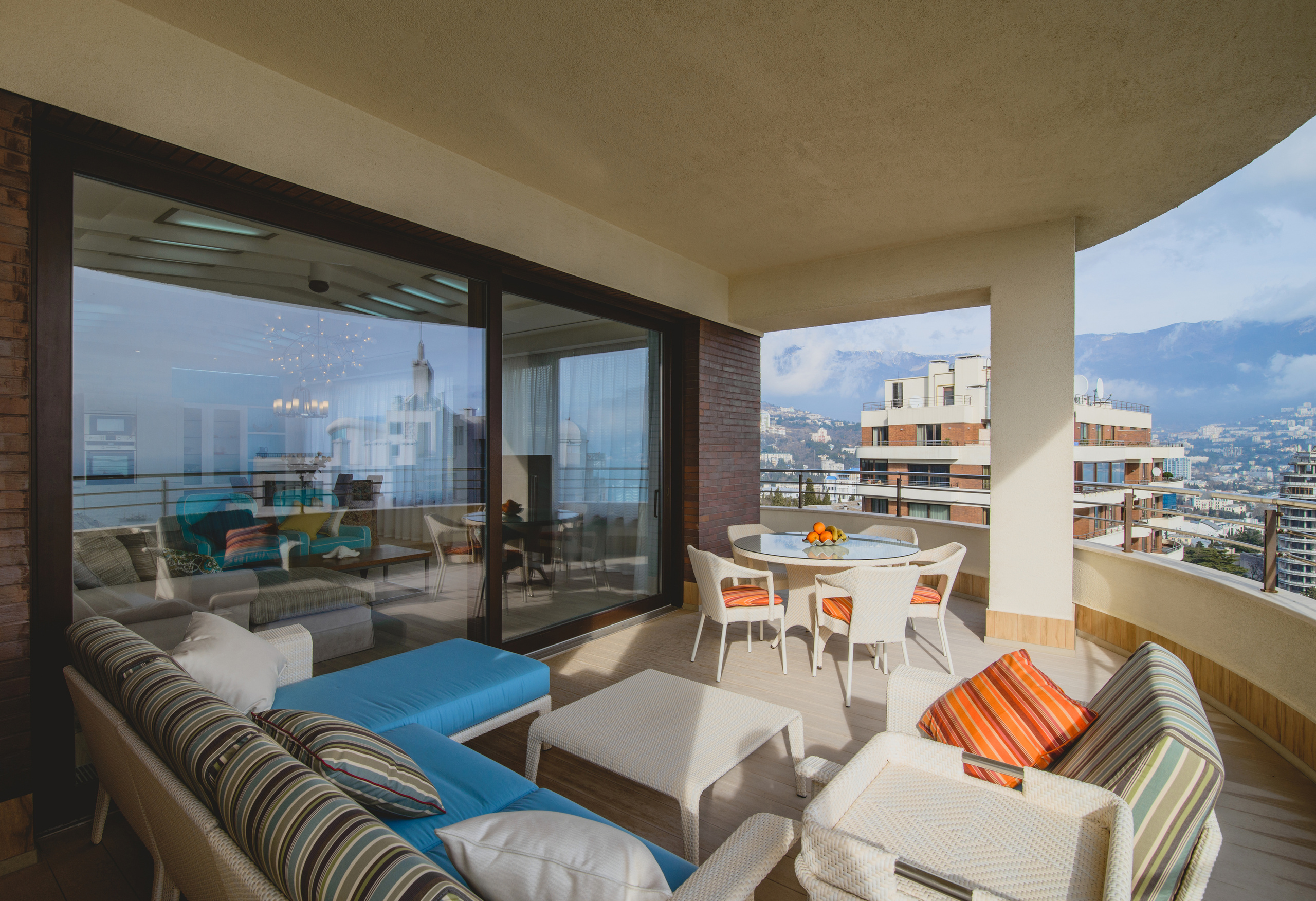 Фотосъемка апартаментов в комплексе Omega для дизайн-студии Bellarte. Фотограф интерьеров Фотосъемка рекламы в Ялте и по Крыму