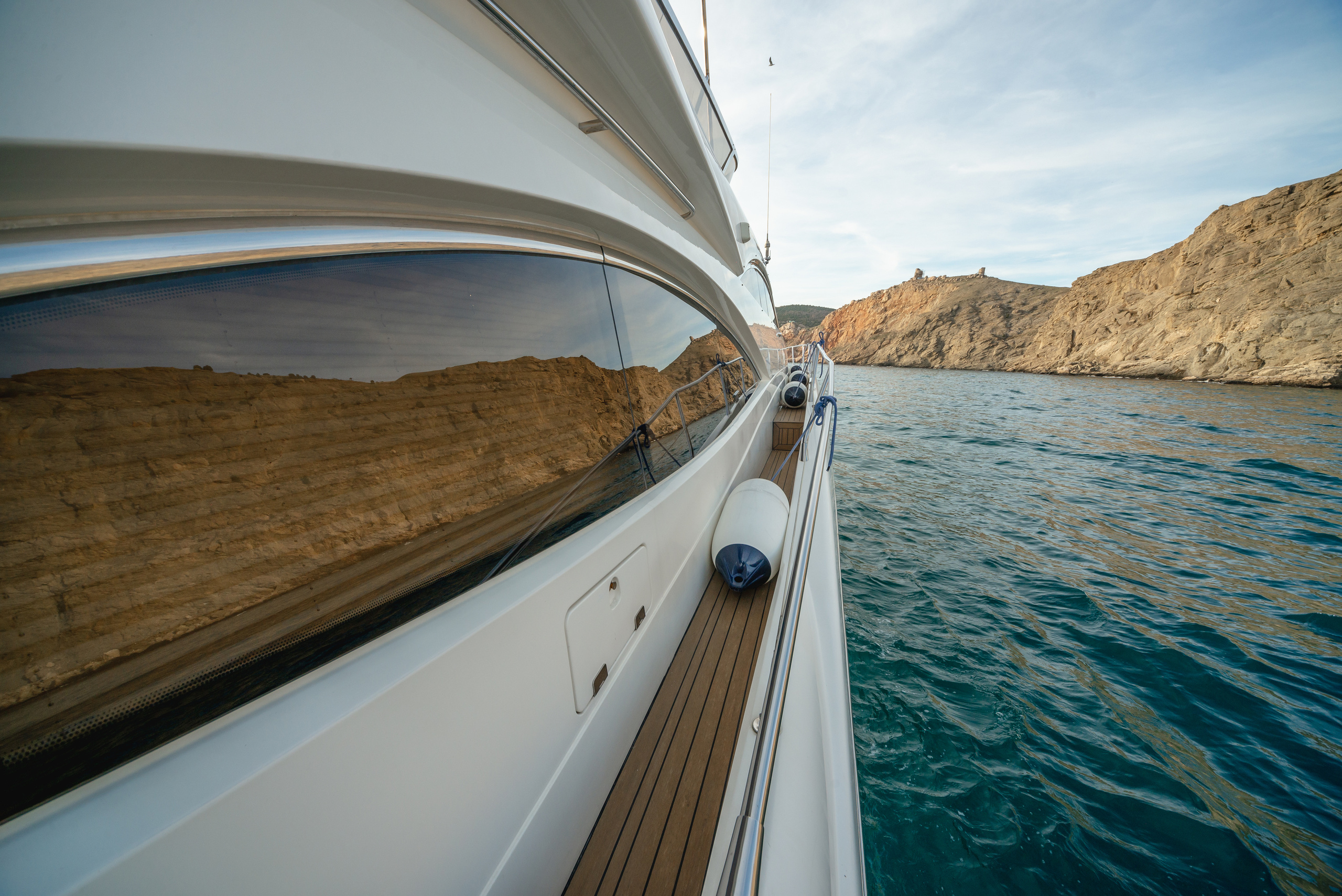 Фотосъемка яхты для рекламного буклета и сайта. Фотограф интерьеров Фотосъемка рекламы в Ялте и по Крыму