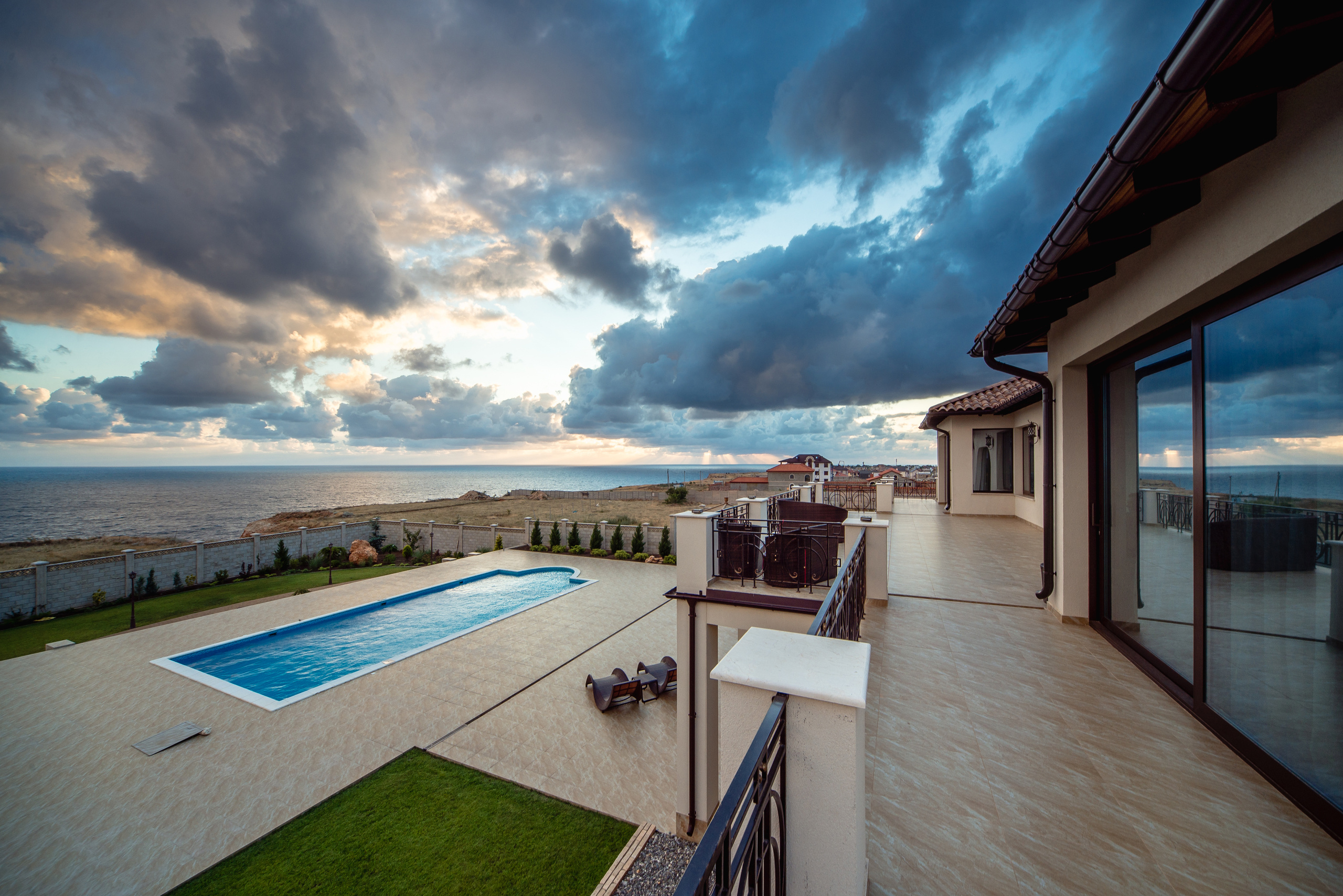 Фотосъемка дома для продажи на берегу моря г. Севастополь, мыс Фиолент. Фотограф интерьеров Фотосъемка рекламы в Ялте и по Крыму