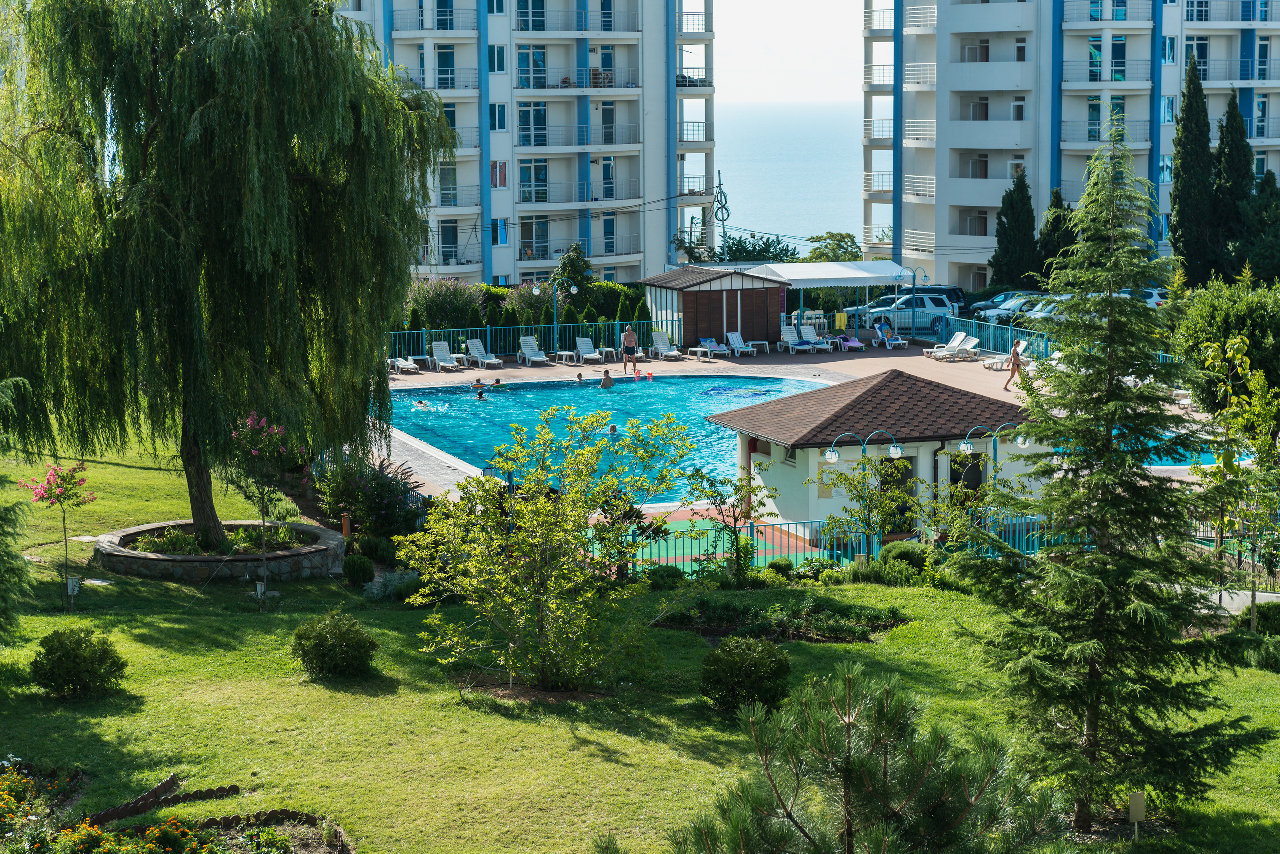 Фотосессия корпусов и территории жилого комплекса "Ришелье Шато" в Гурзуфе. Фотограф интерьеров Фотосъемка рекламы в Ялте и по Крыму