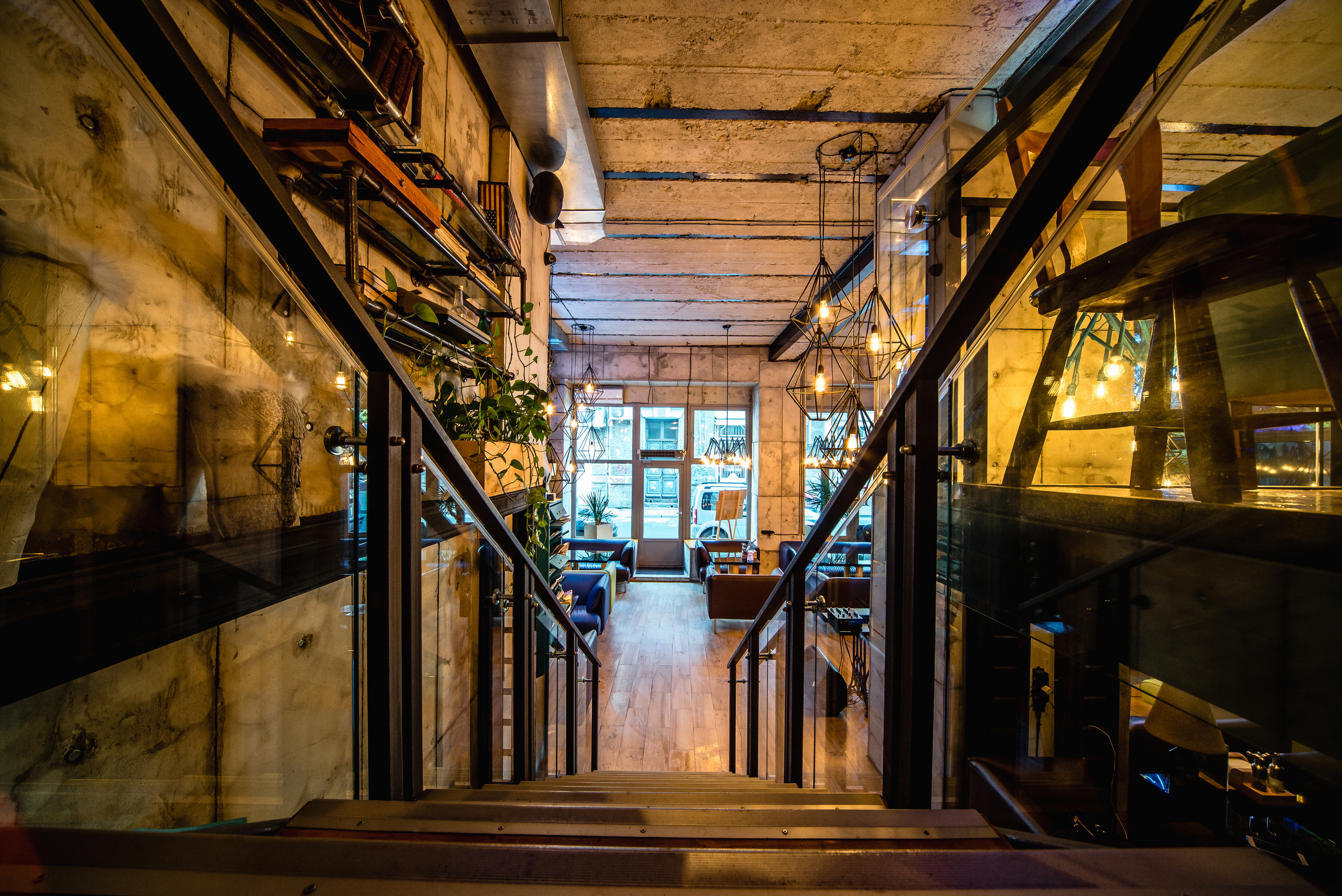 Съемка для портфолио дизайн-бюро ATMOSFERA - кафе "LOFT" в Ялте. Фотограф интерьеров Фотосъемка рекламы в Ялте и по Крыму