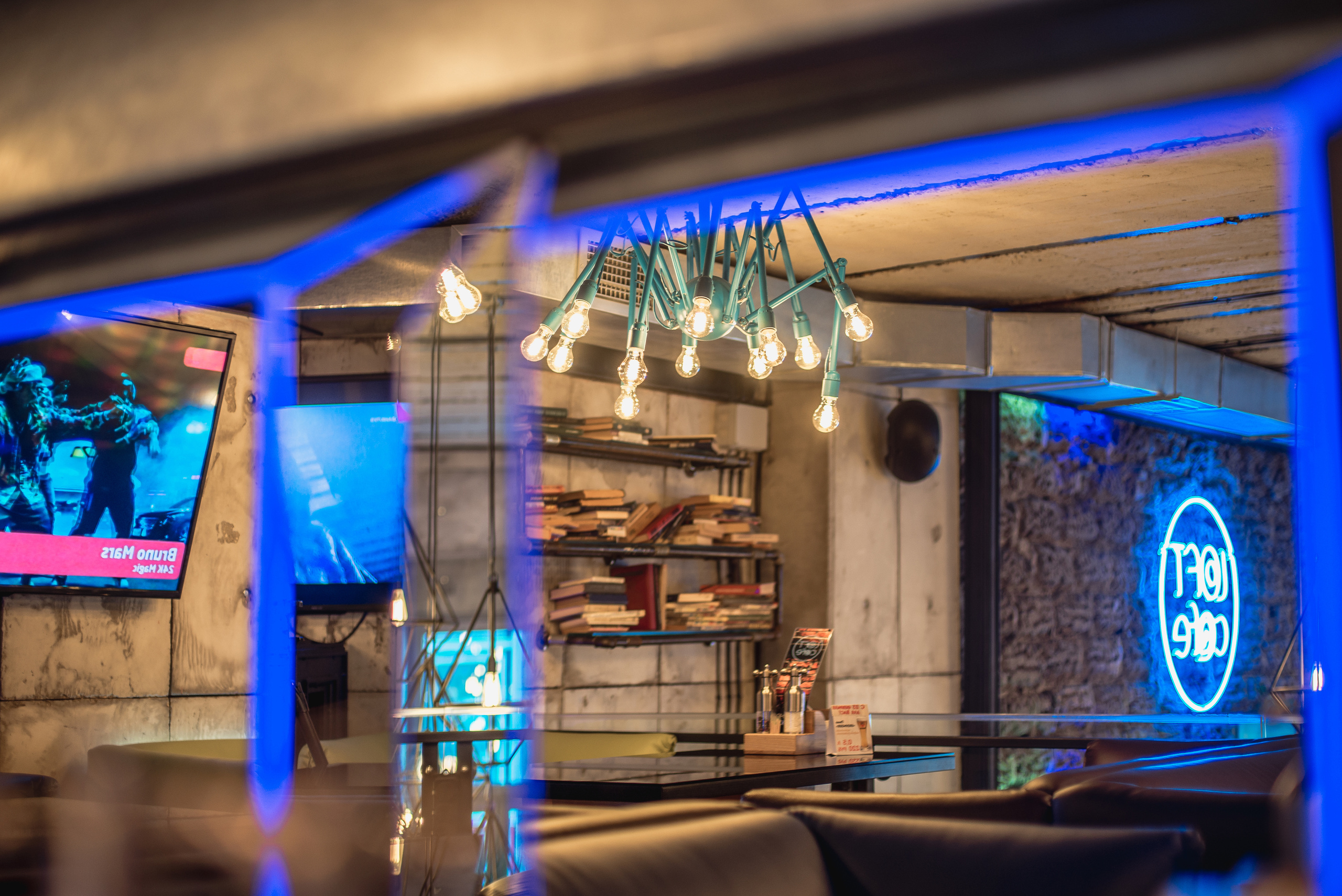 Съемка для портфолио дизайн-бюро ATMOSFERA - кафе "LOFT" в Ялте. Фотограф интерьеров Фотосъемка рекламы в Ялте и по Крыму