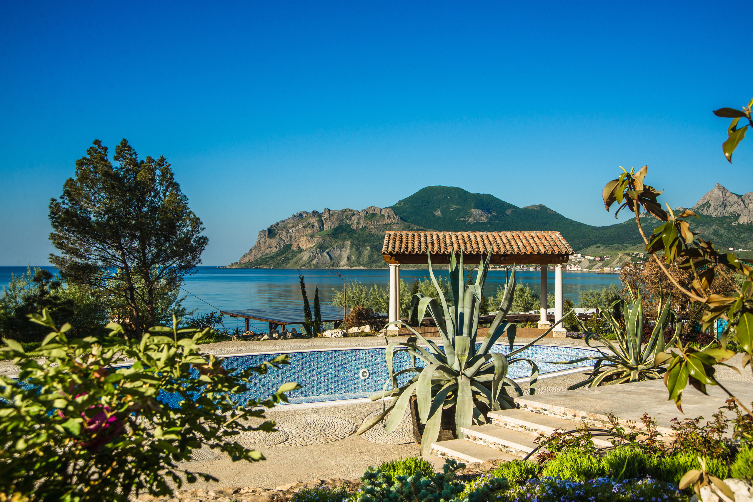 Фотосъемка дома в средиземноморском стиле у моря в Коктебеле. Фотограф интерьеров Фотосъемка рекламы в Ялте и по Крыму