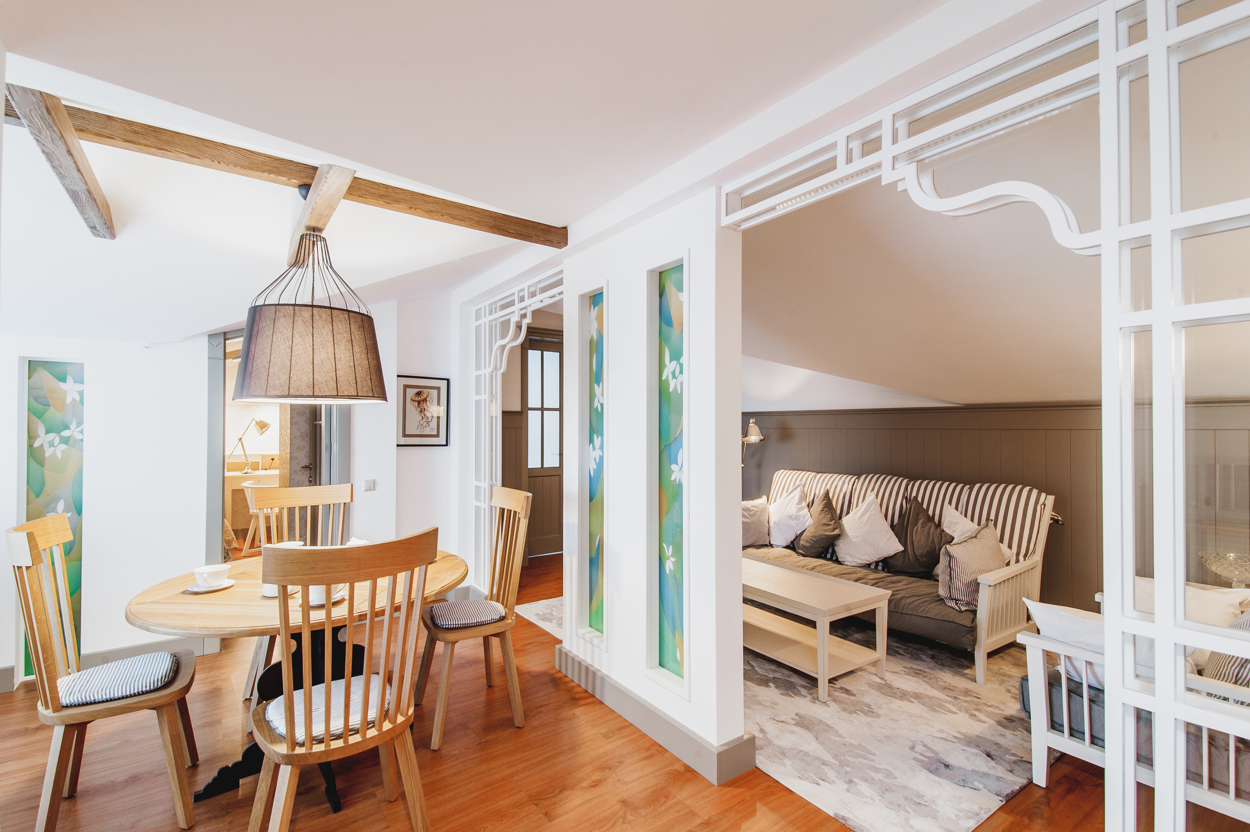 Фотосъемка уютной квартиры на мансардном этаже. Фотограф интерьеров Фотосъемка рекламы в Ялте и по Крыму