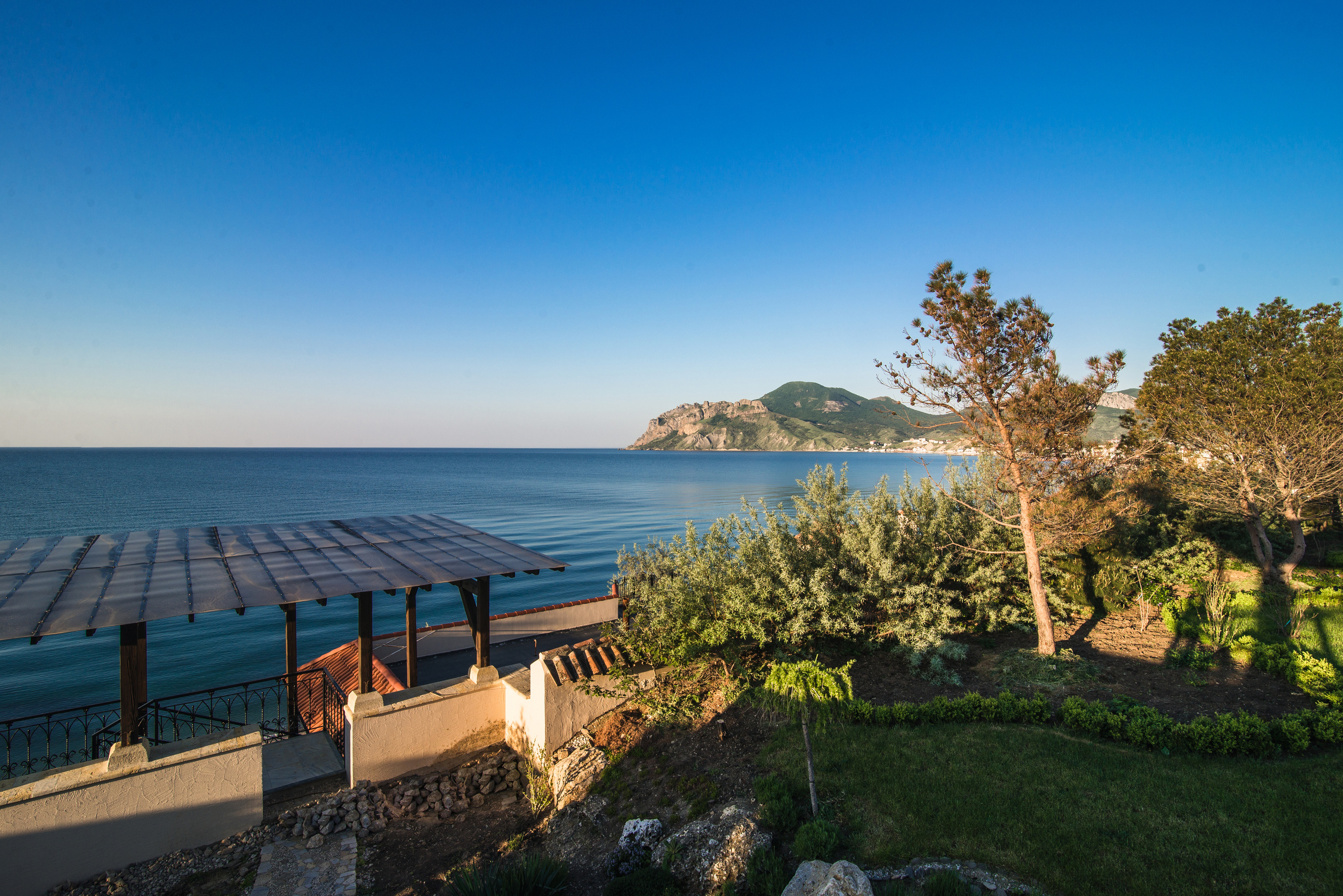 Фотосъемка дома в средиземноморском стиле у моря в Коктебеле. Фотограф интерьеров Фотосъемка рекламы в Ялте и по Крыму