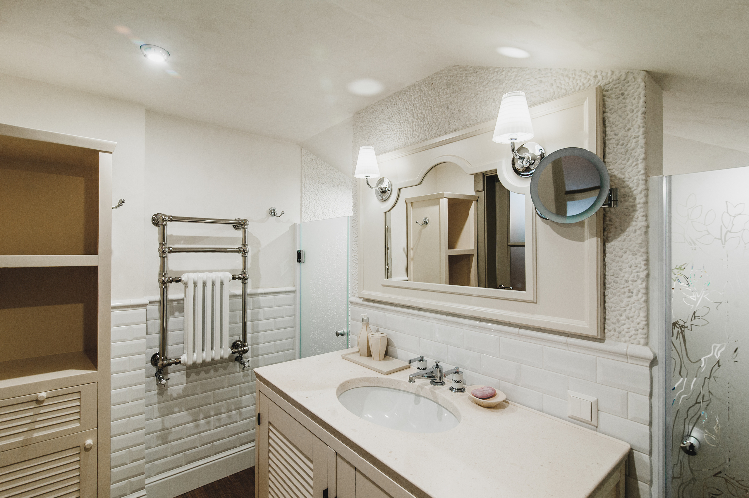 Фотосъемка уютной квартиры на мансардном этаже. Фотограф интерьеров Фотосъемка рекламы в Ялте и по Крыму