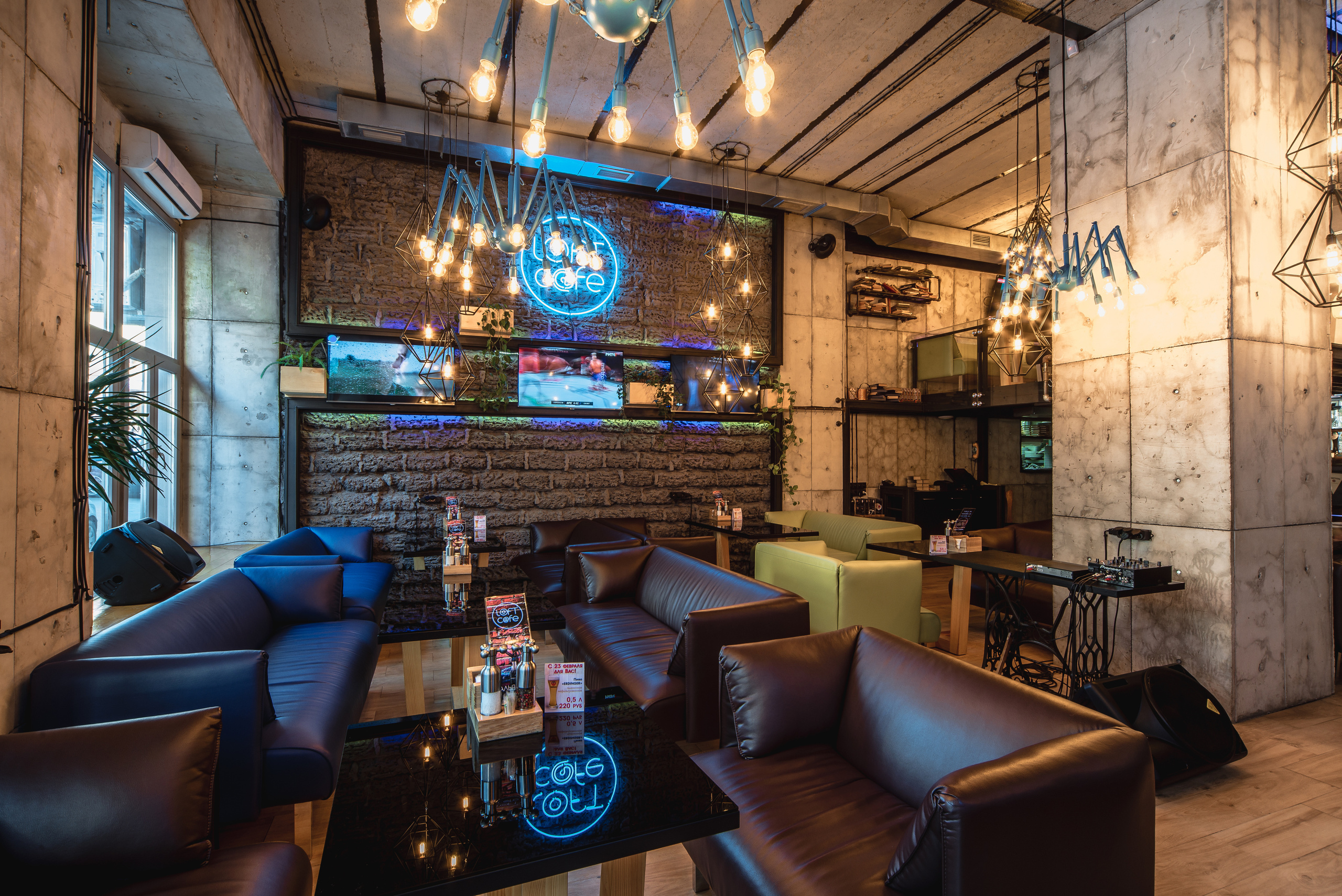 Съемка для портфолио дизайн-бюро ATMOSFERA - кафе "LOFT" в Ялте. Фотограф интерьеров Фотосъемка рекламы в Ялте и по Крыму