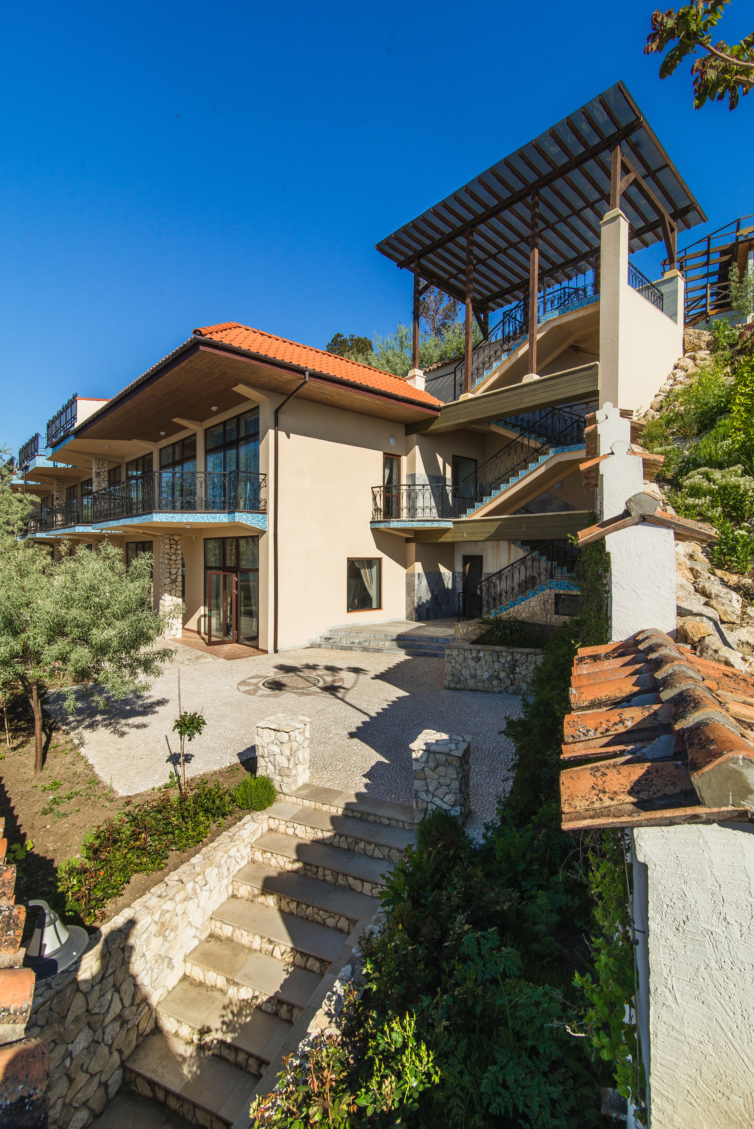 Фотосъемка дома в средиземноморском стиле у моря в Коктебеле. Фотограф интерьеров Фотосъемка рекламы в Ялте и по Крыму