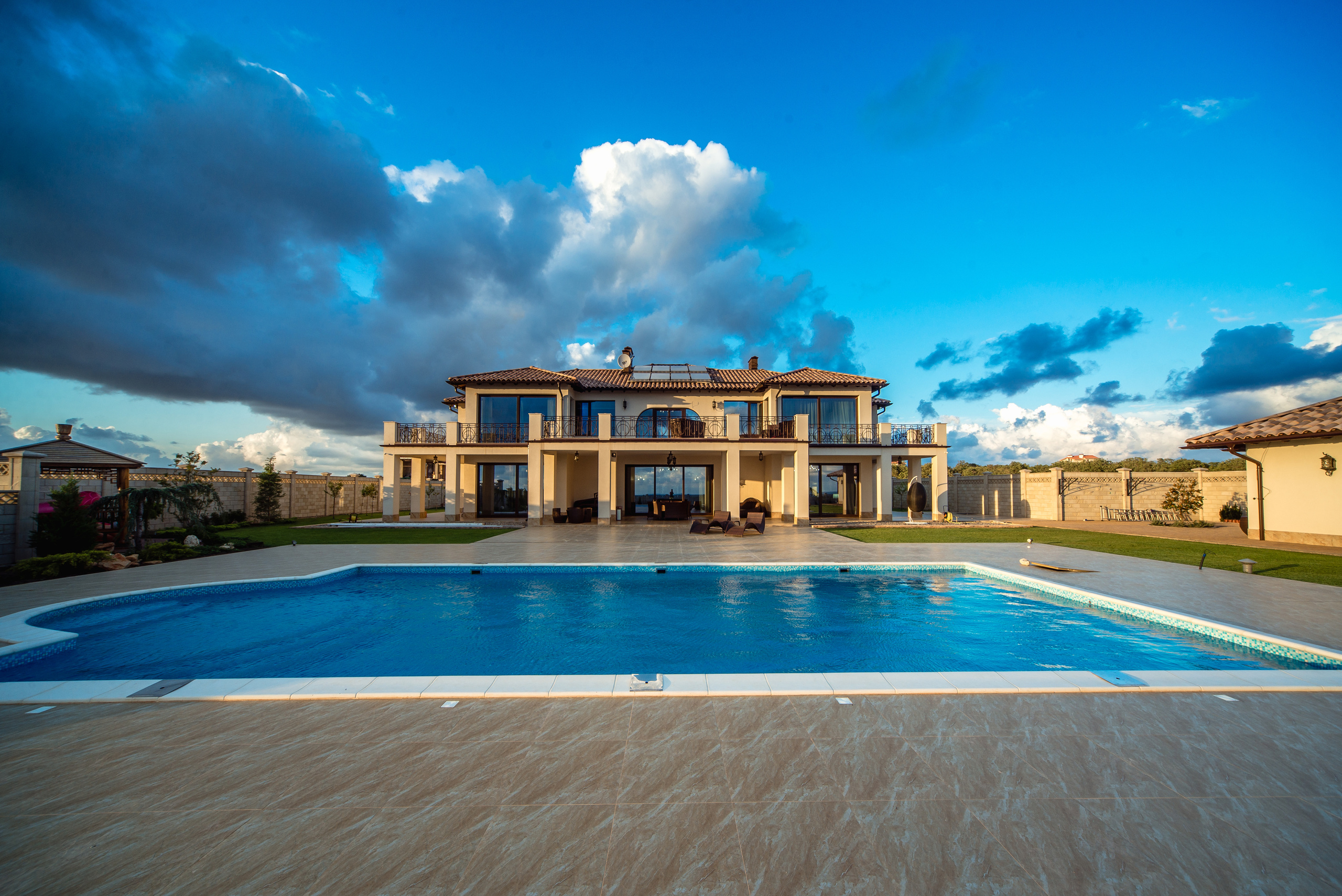 Фотосъемка дома для продажи на берегу моря г. Севастополь, мыс Фиолент. Фотограф интерьеров Фотосъемка рекламы в Ялте и по Крыму