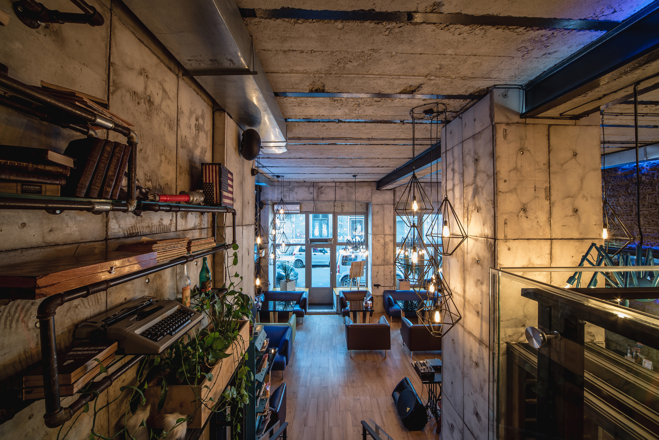 Съемка для портфолио дизайн-бюро ATMOSFERA - кафе "LOFT" в Ялте. Фотограф интерьеров Фотосъемка рекламы в Ялте и по Крыму