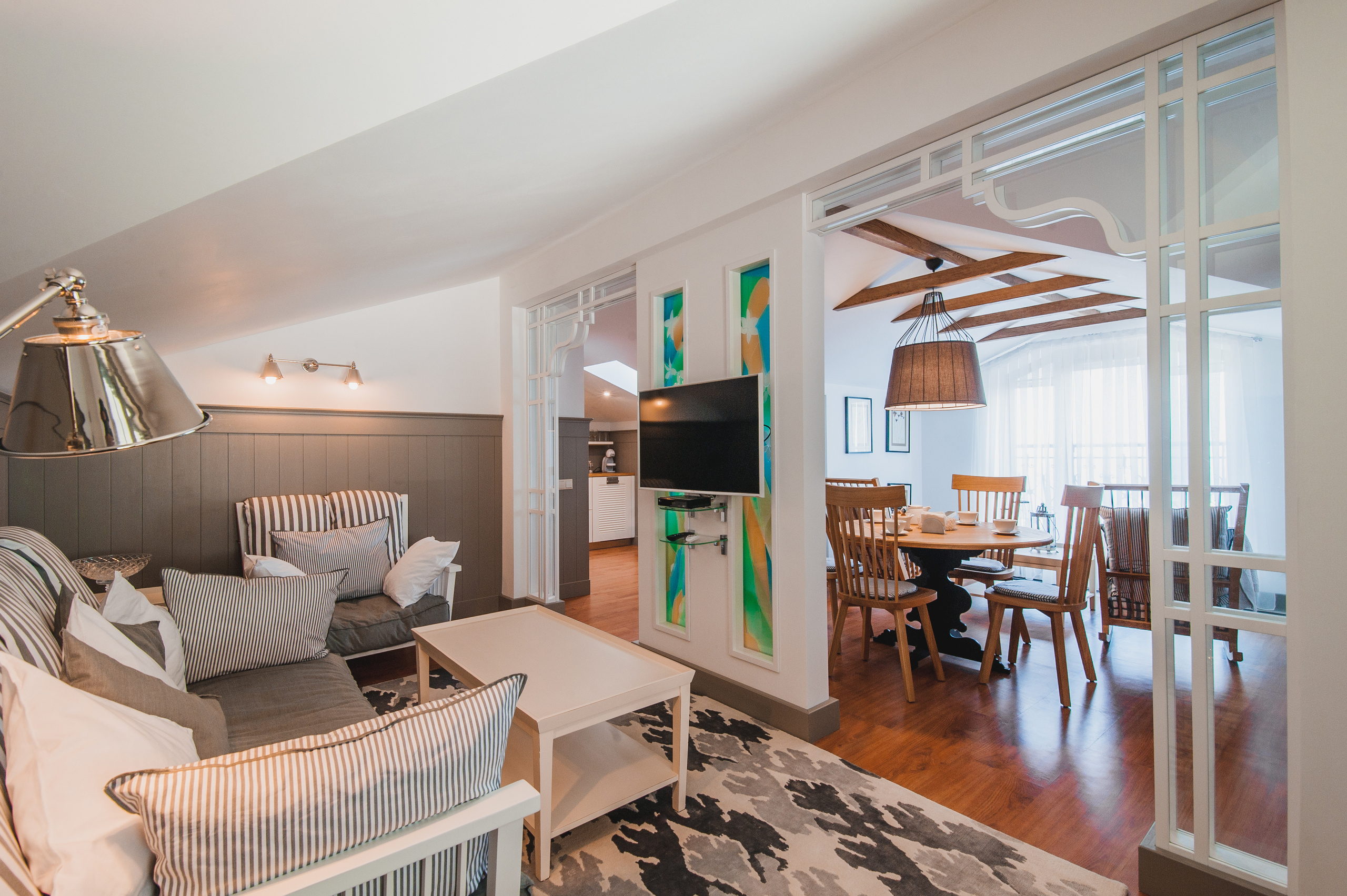 Фотосъемка уютной квартиры на мансардном этаже. Фотограф интерьеров Фотосъемка рекламы в Ялте и по Крыму