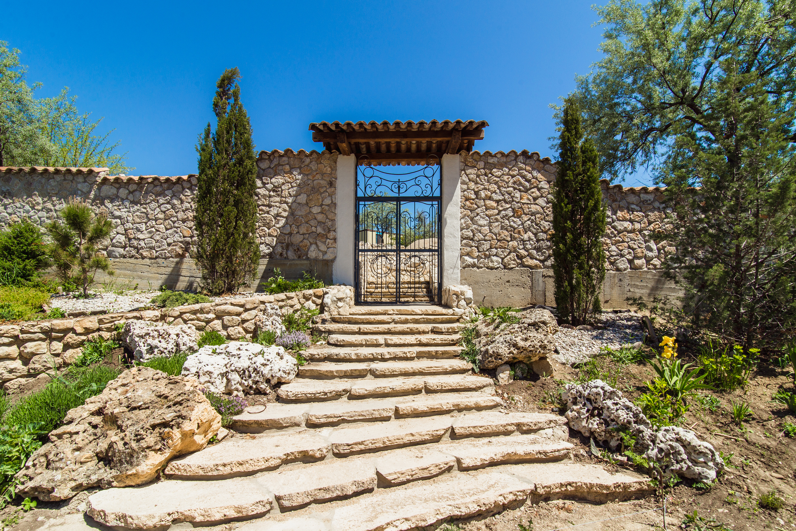 Фотосъемка дома в средиземноморском стиле у моря в Коктебеле. Фотограф интерьеров Фотосъемка рекламы в Ялте и по Крыму